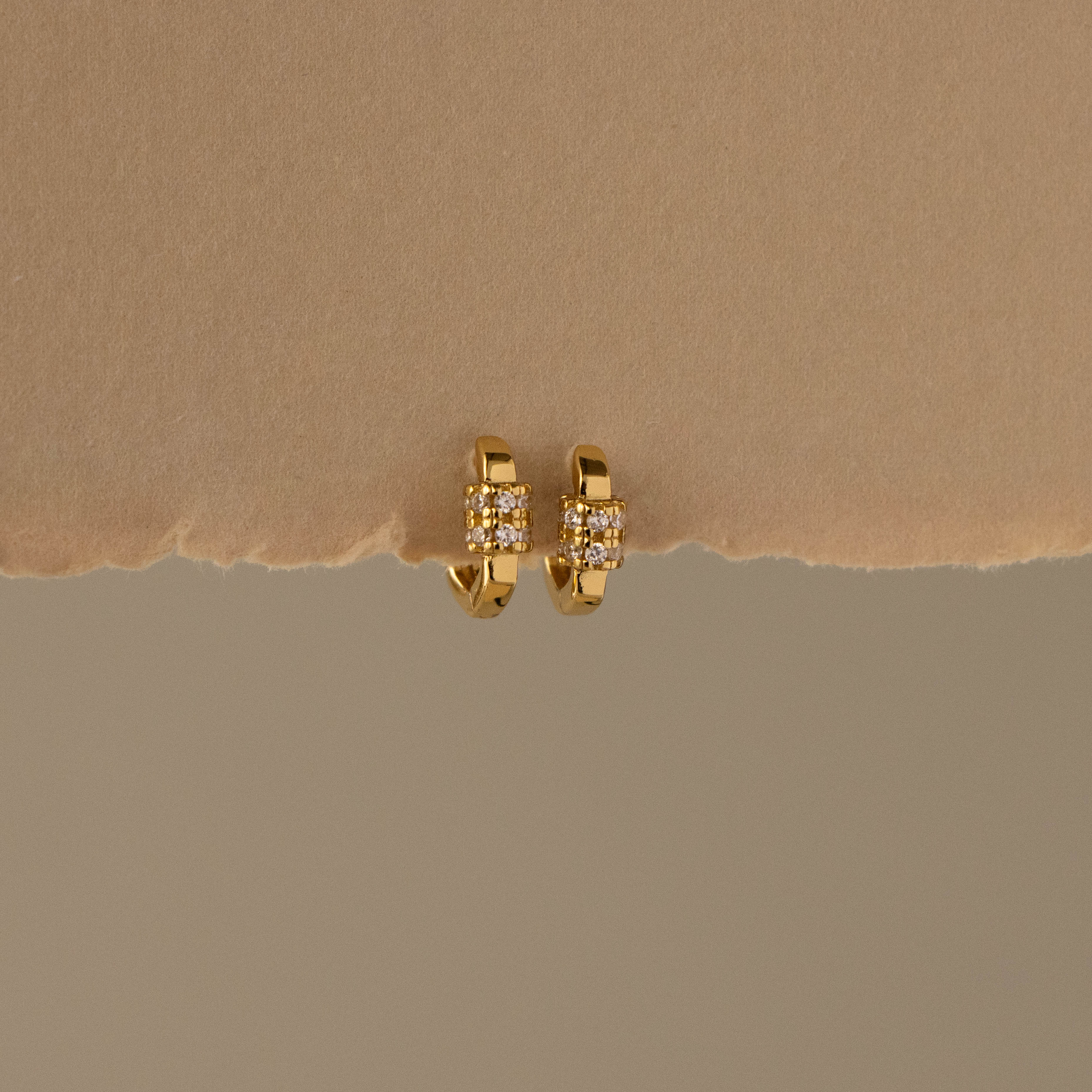 Diamond Cluster Link Huggies