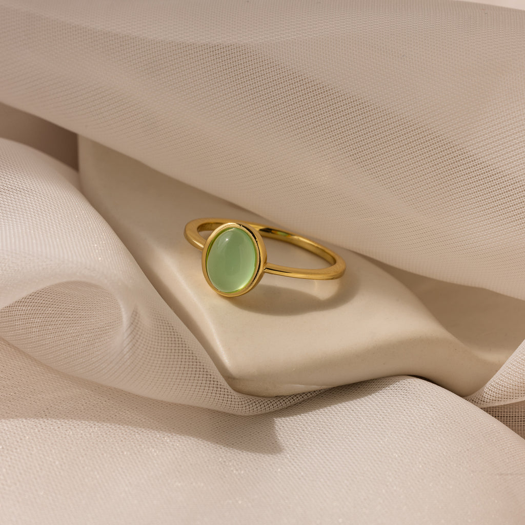 Jade Oval Jewelry Set in 18K Gold