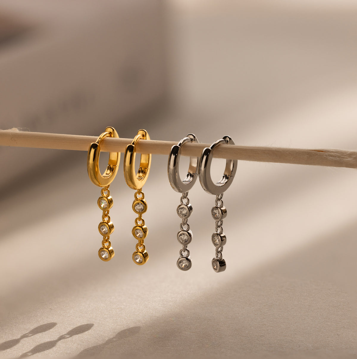Dangling Diamond Chain Huggies