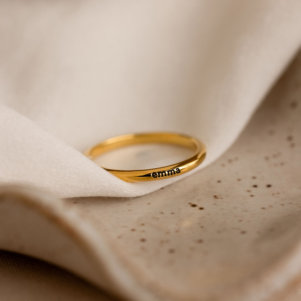 Engraved Tiny Name Ring in 18K Gold