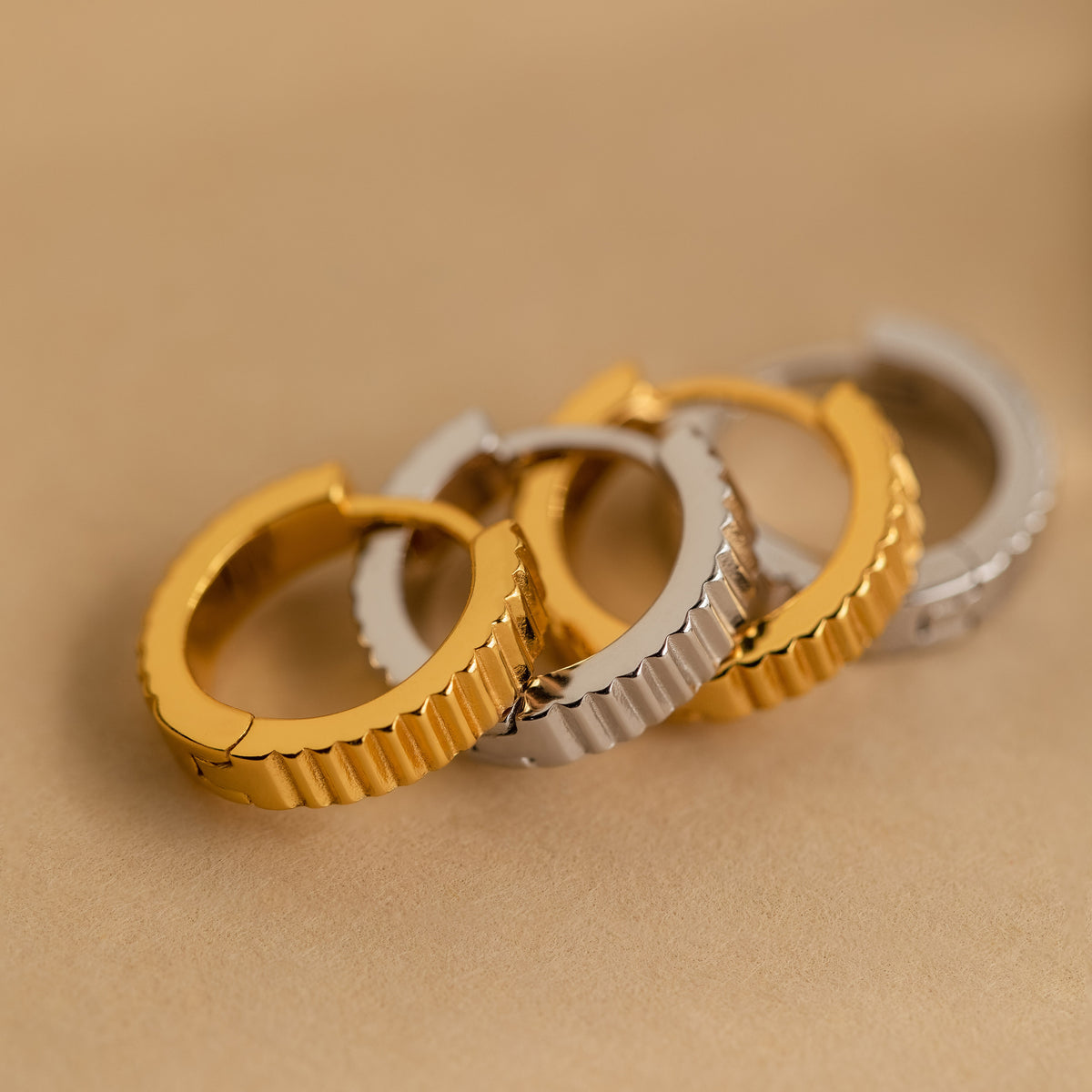 Ribbed Huggies in Silver