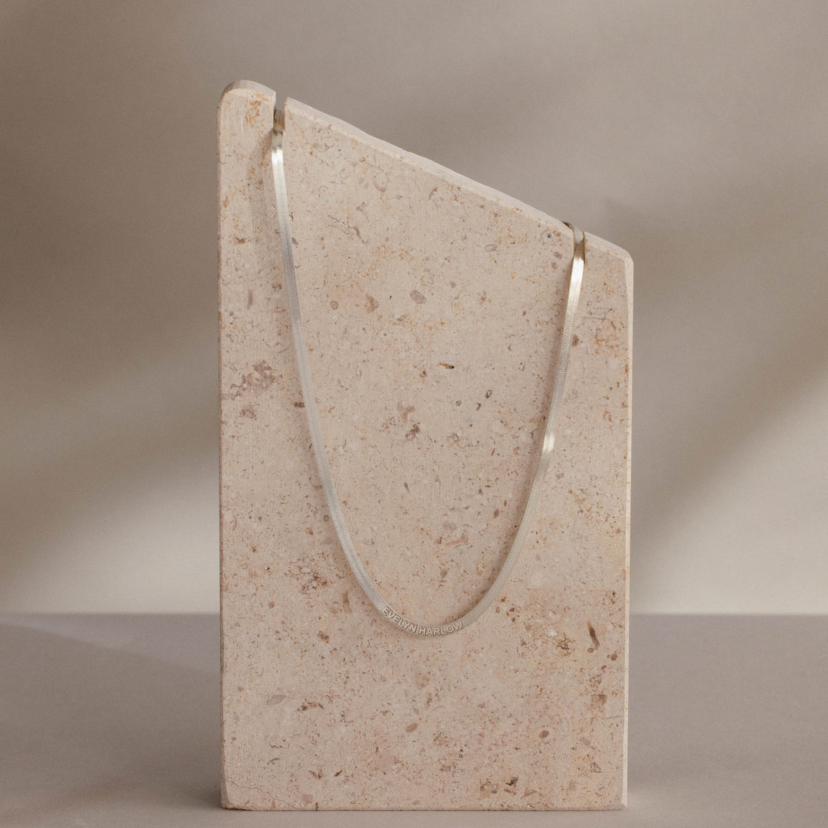 Collar de piedra de nacimiento inicial