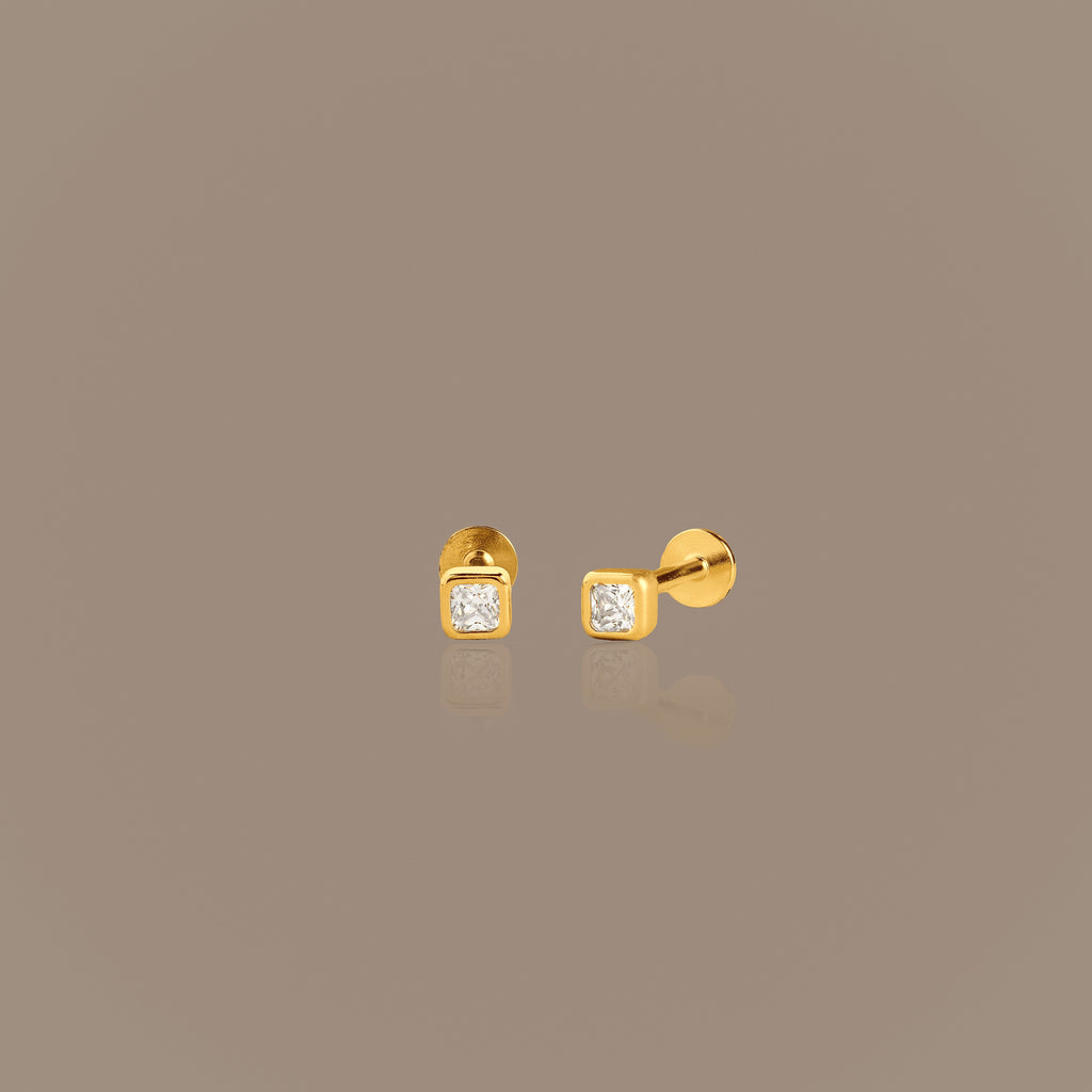 Clous d'oreilles à dos plat avec pierre de naissance et lunette carrée