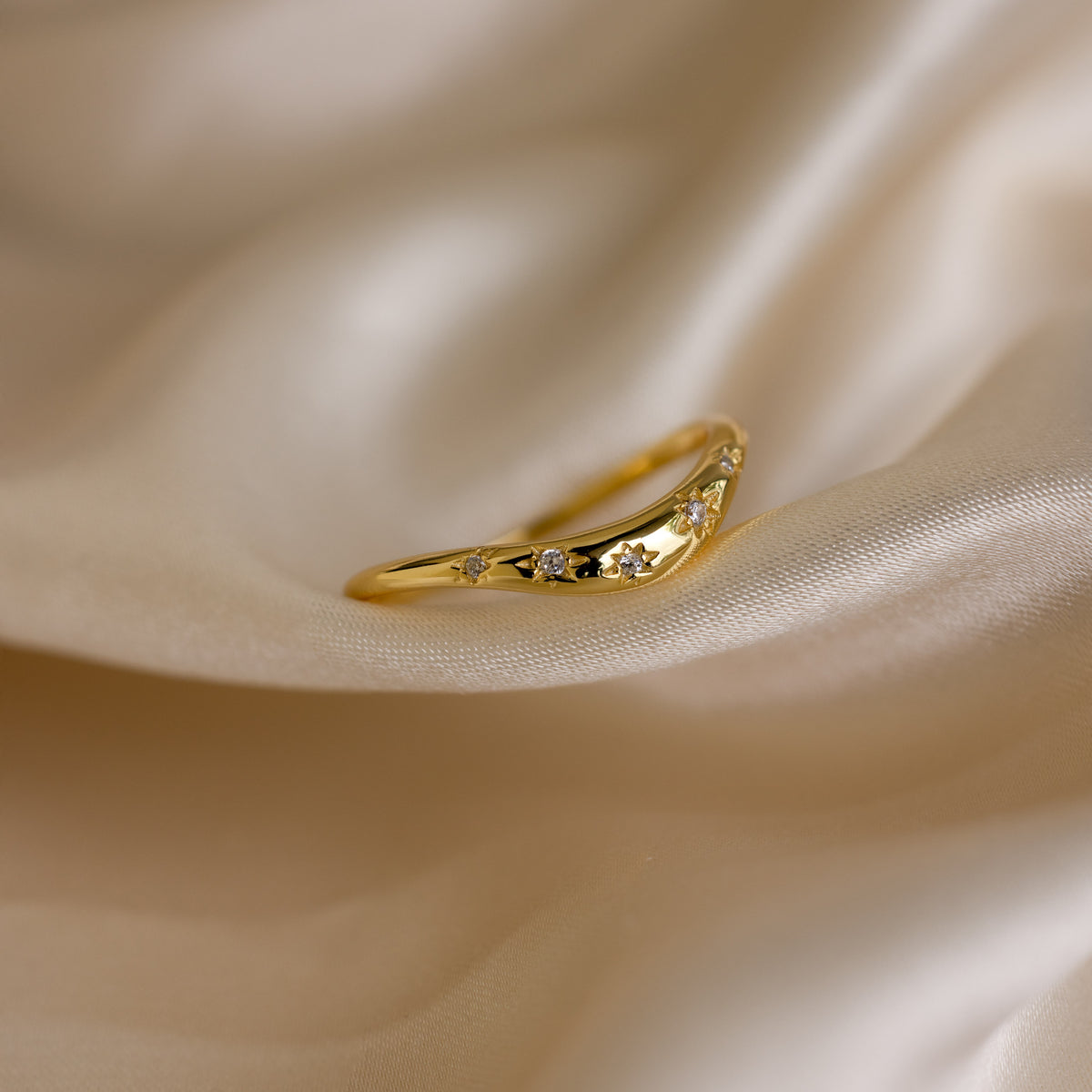 North Star Curve Dome Ring in 18K Gold