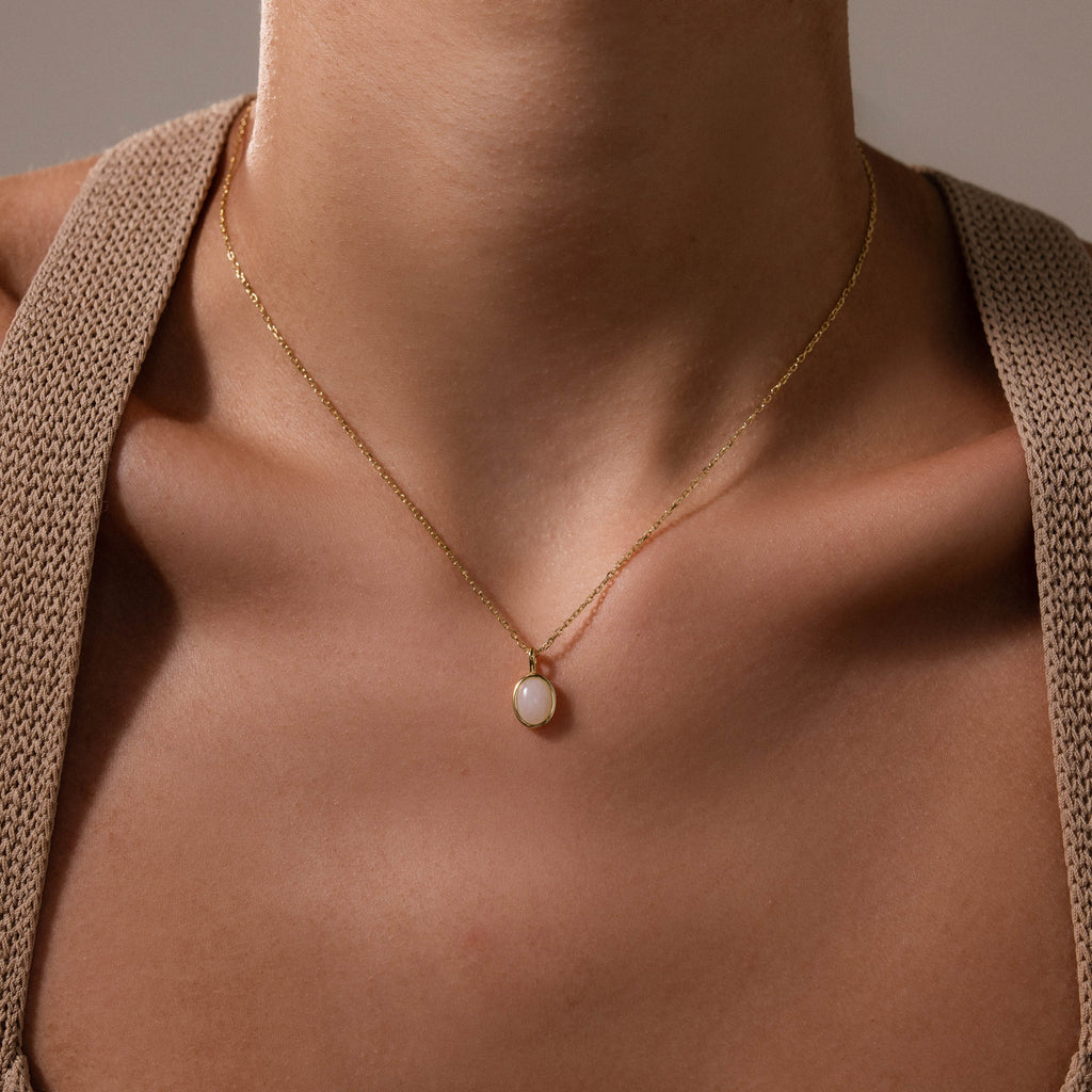 Moonstone Pendant Necklace in 18K Gold