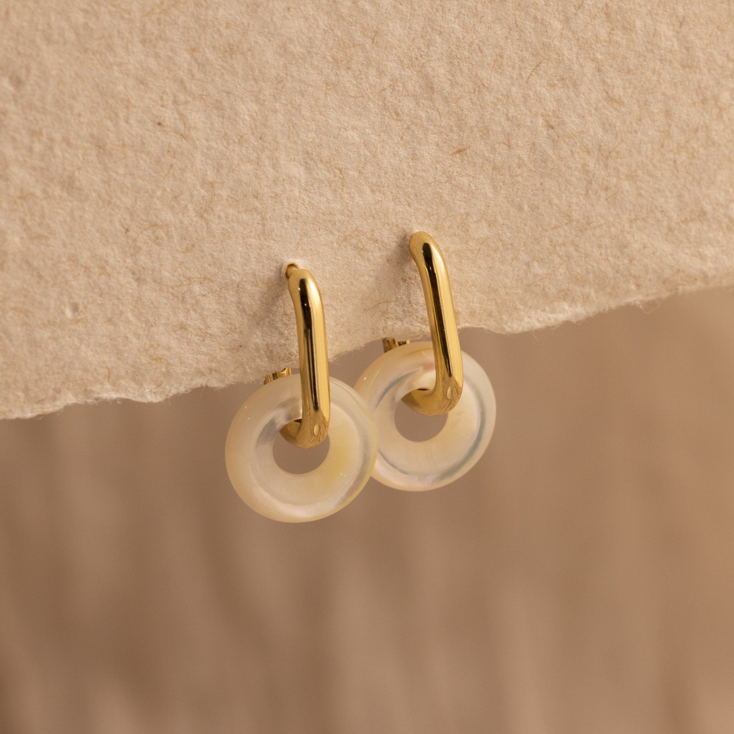 Aros colgantes con diamantes llamativos