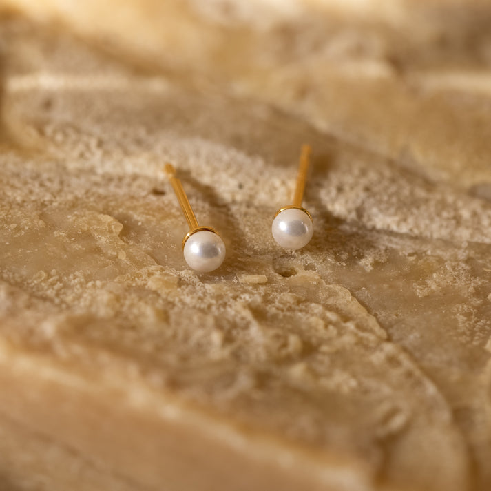 Women Round Pearl Studs