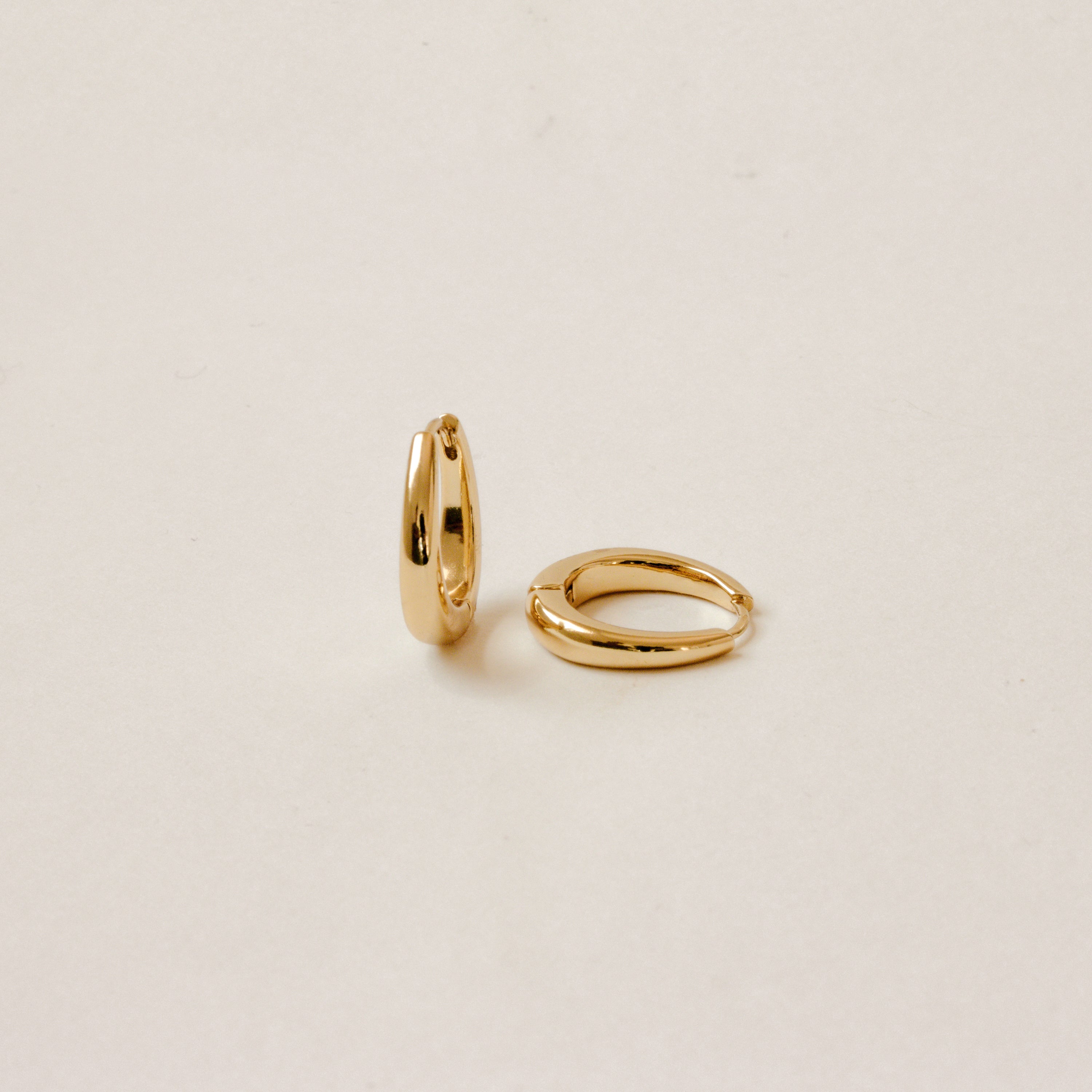 Paris Oval Hoops in 18K Gold