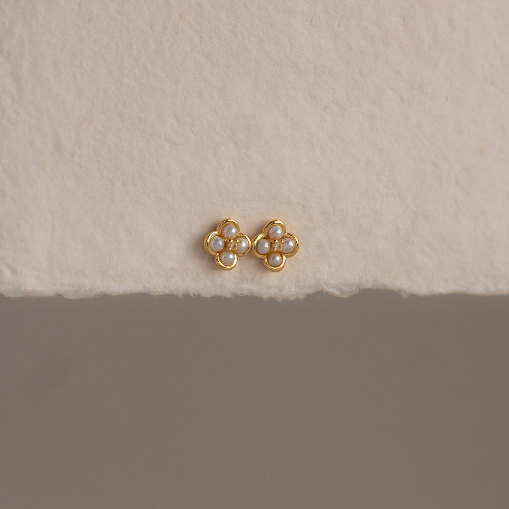 Rounded Flower Jewelry Set in 18K Gold