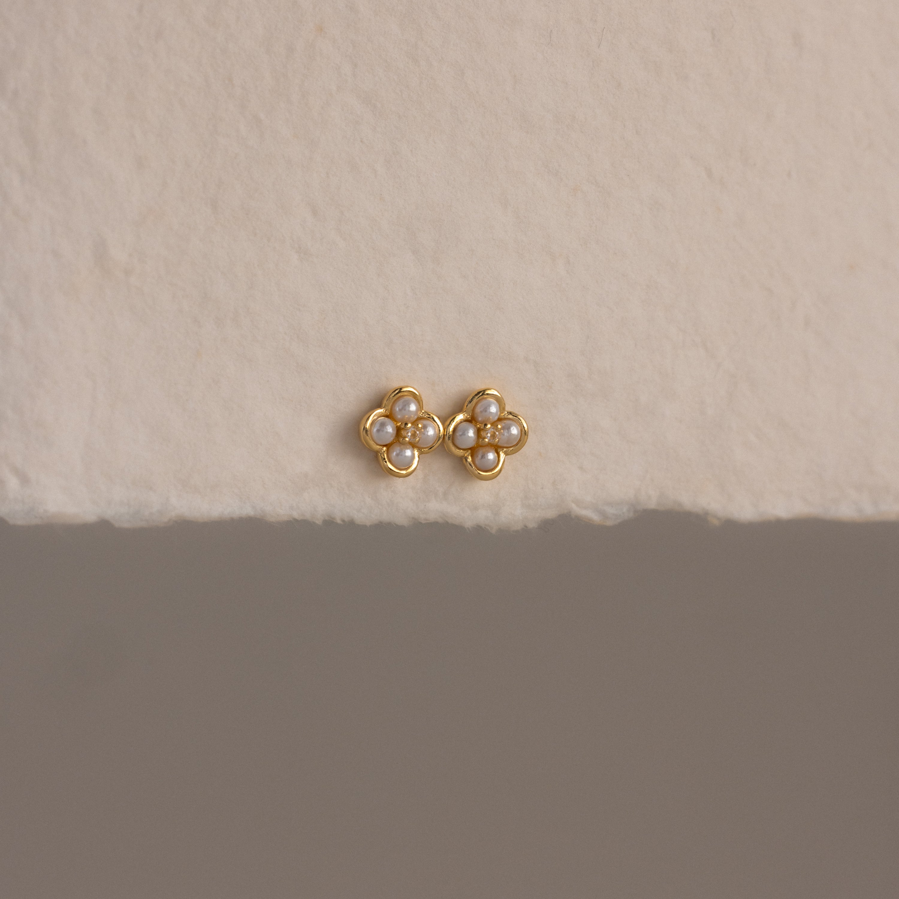 Rounded Flower Jewelry Set in 18K Gold