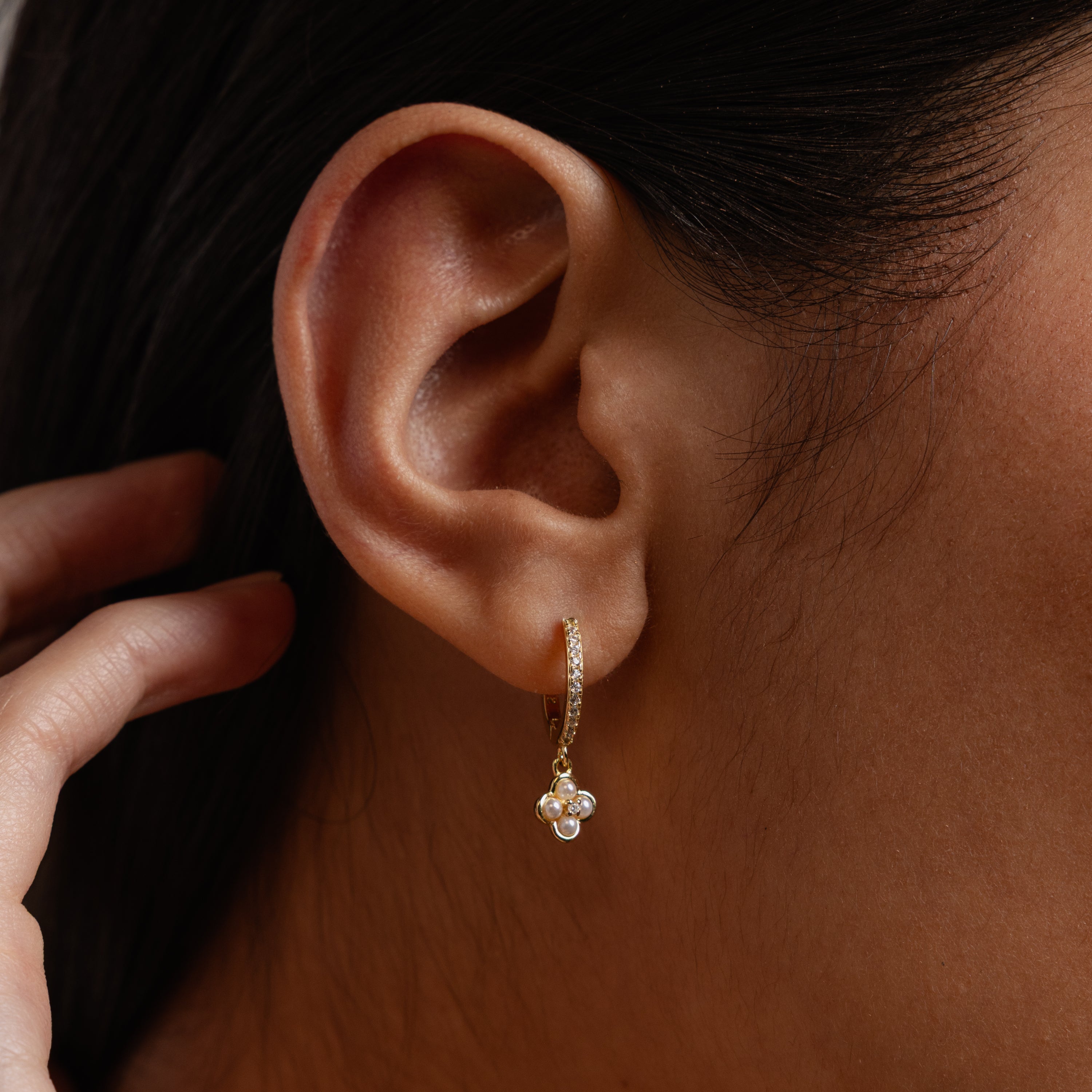Rounded Flower Jewelry Set in 18K Gold