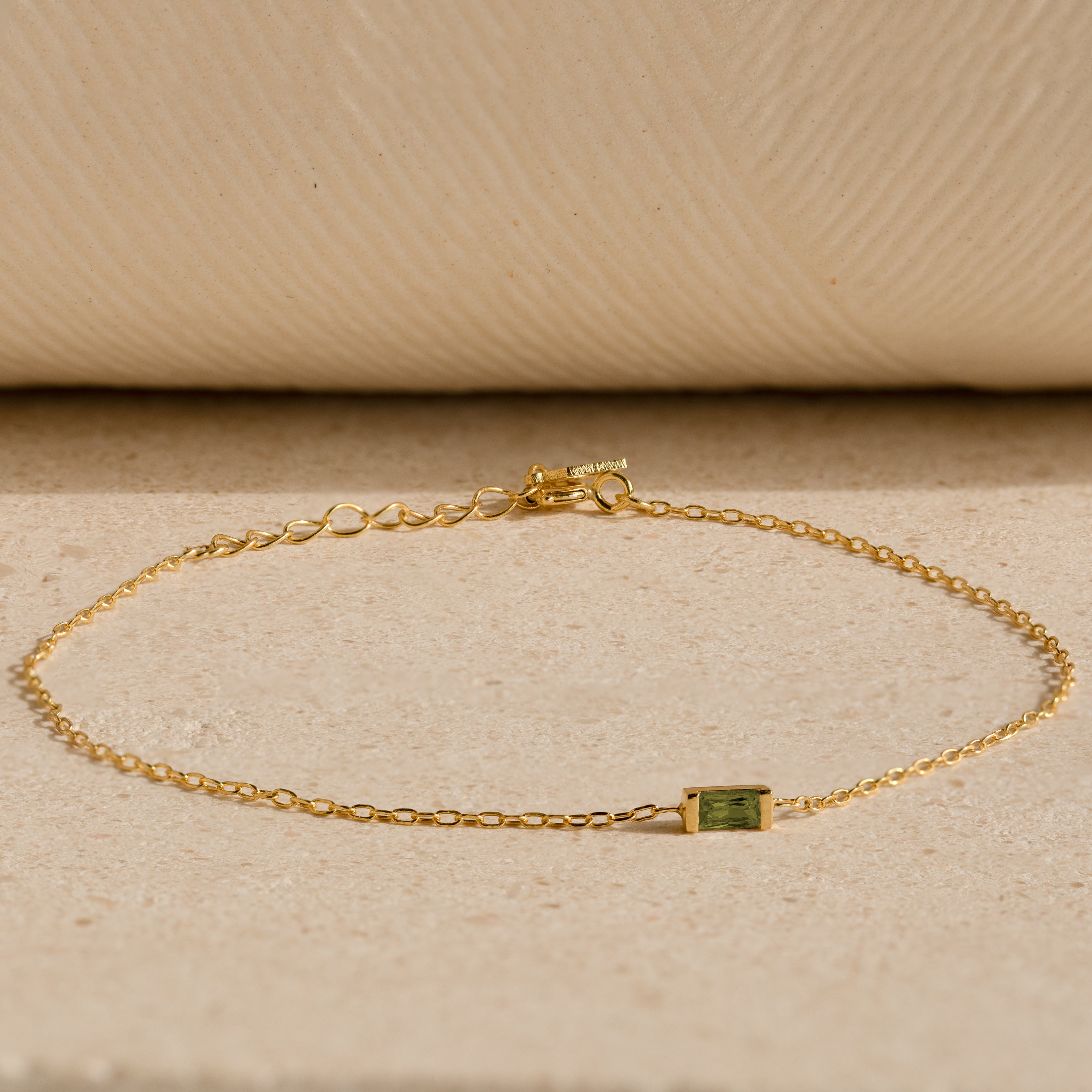 Bracelet avec pierre de naissance baguette