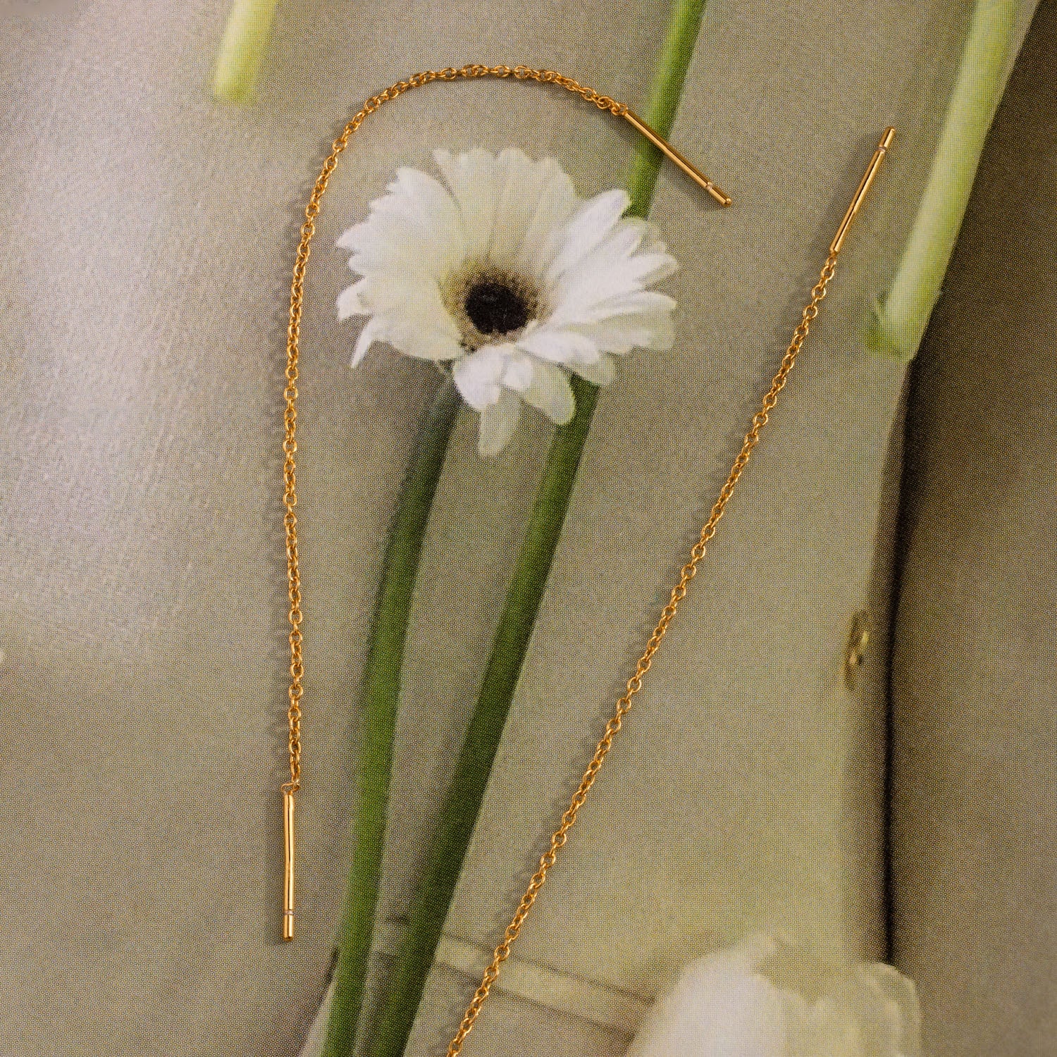Essential Threader Earrings in 18K Gold