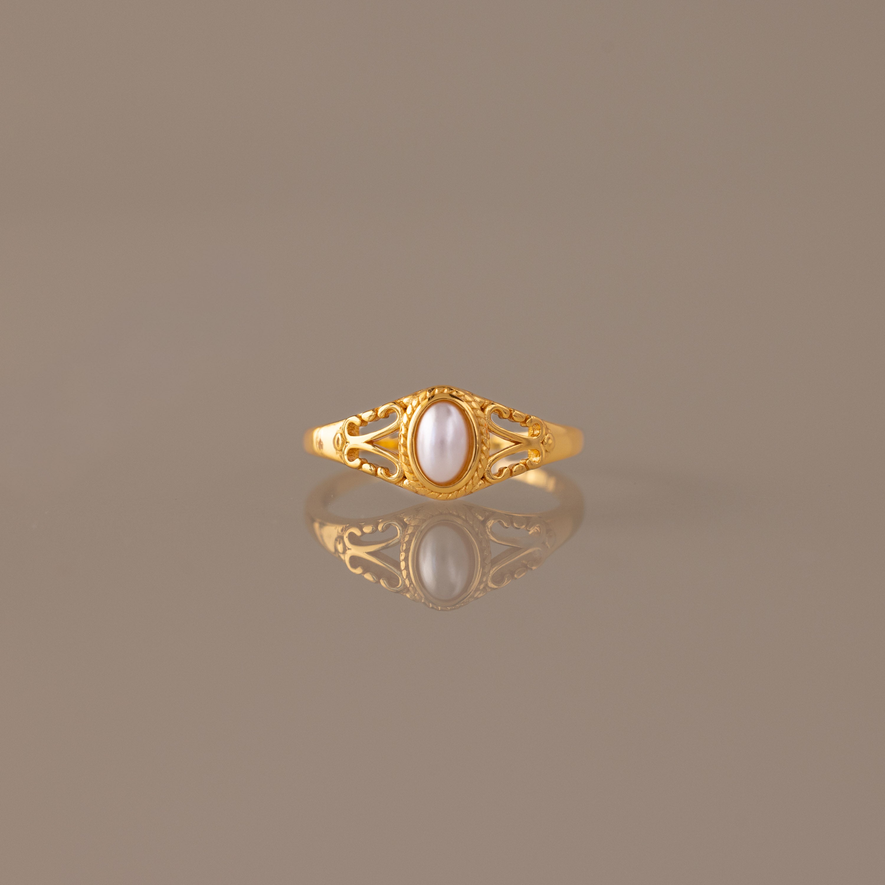 Vintage Oval Pearl Signet Ring
