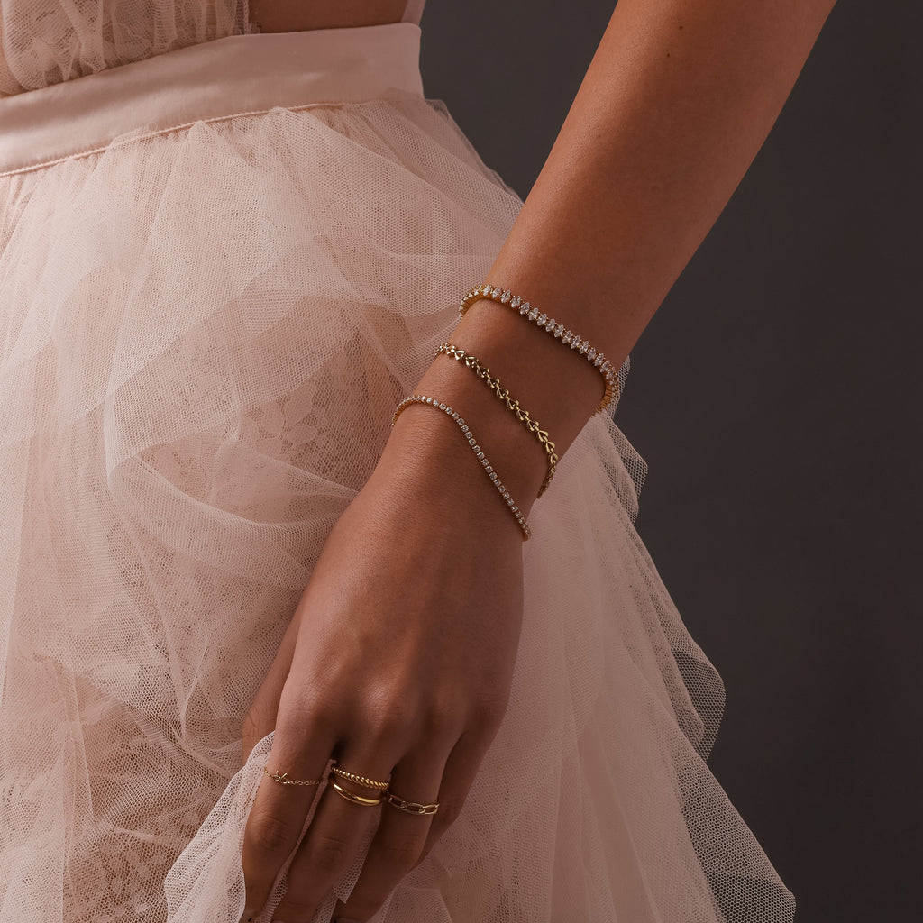 Tiny Link Heart Bracelet in 18K Gold