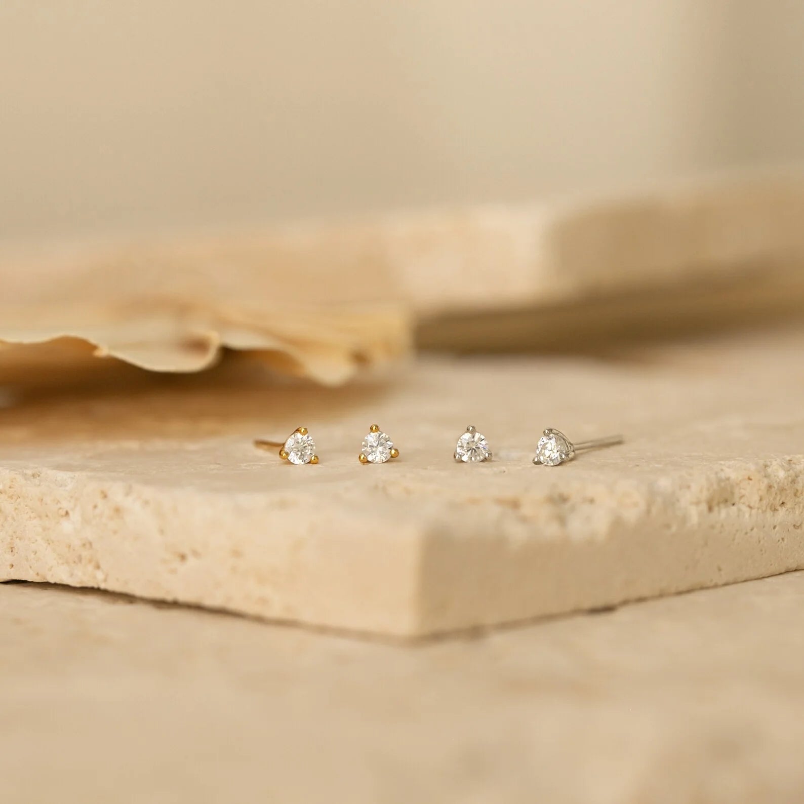 Conjunto de aretes de mariposa de diamantes