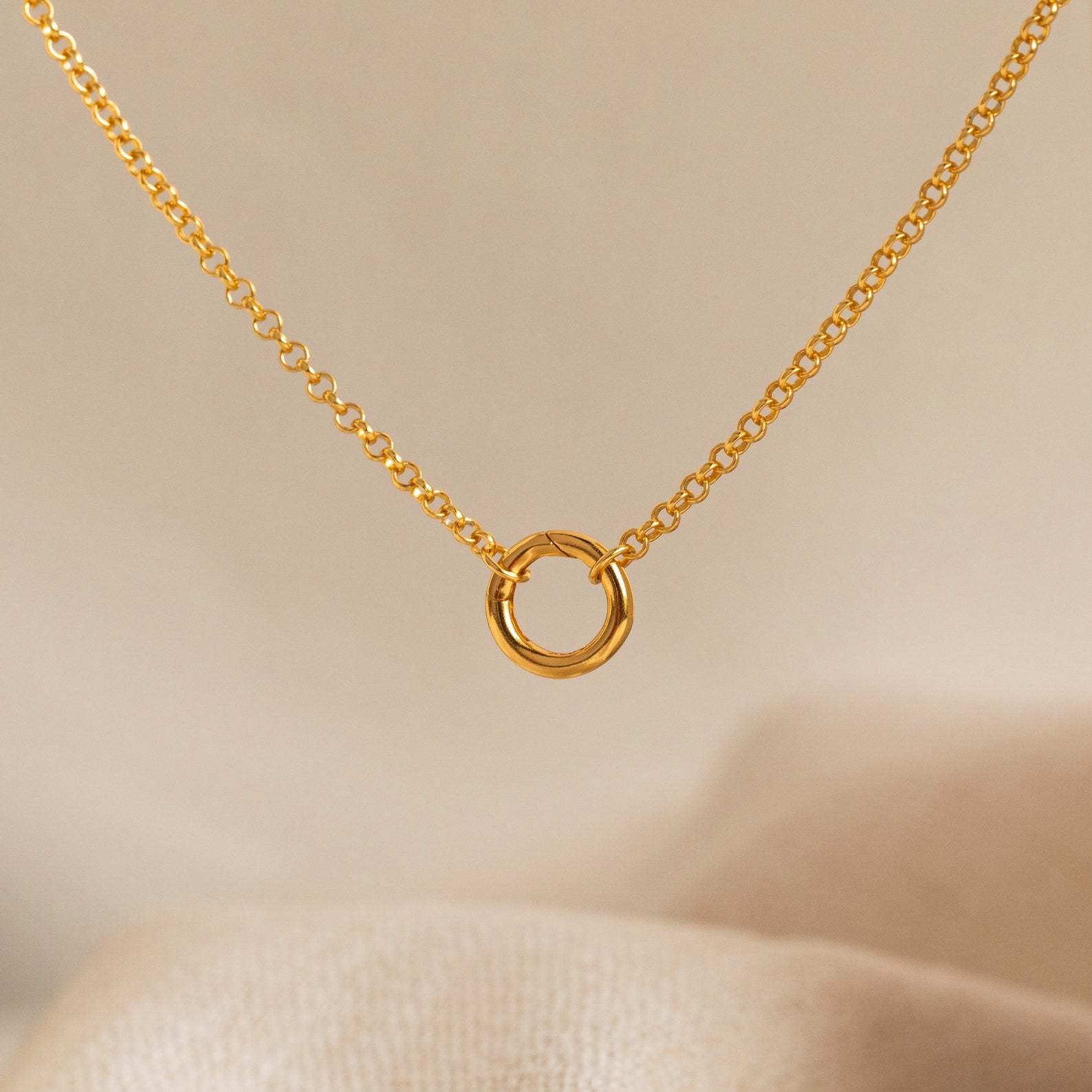 Circle Necklace in Rolo Chain