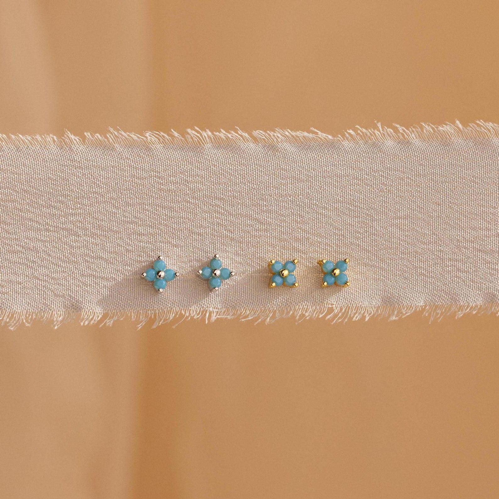 Mint Ivy Flower Studs