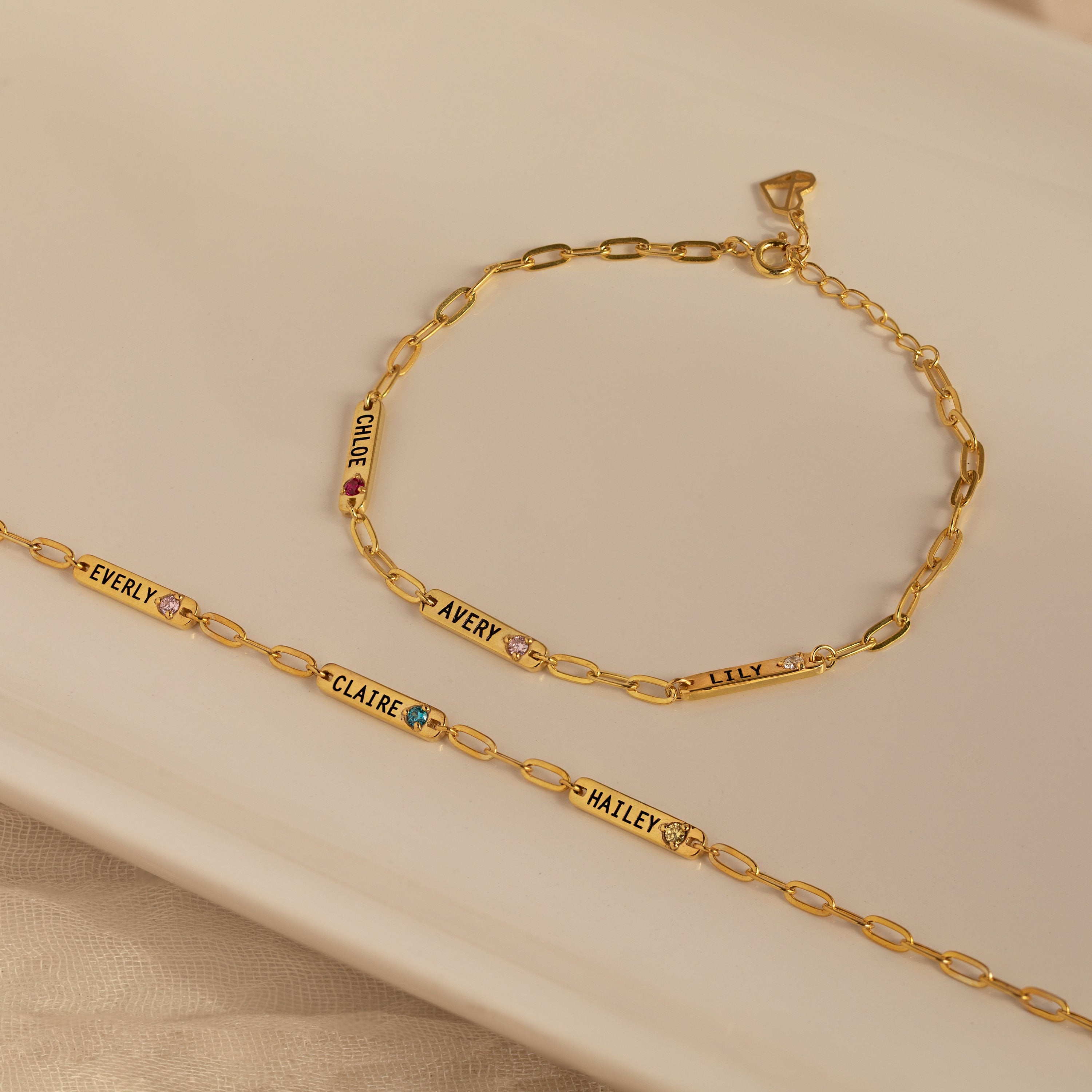 The Mini Name Birthstone Bracelet features customizable name beads—CHLOE, AVERY, LILY, EVERLY, CLAIRE, and HAILEY—making it a perfect personalized gift for someone special.
