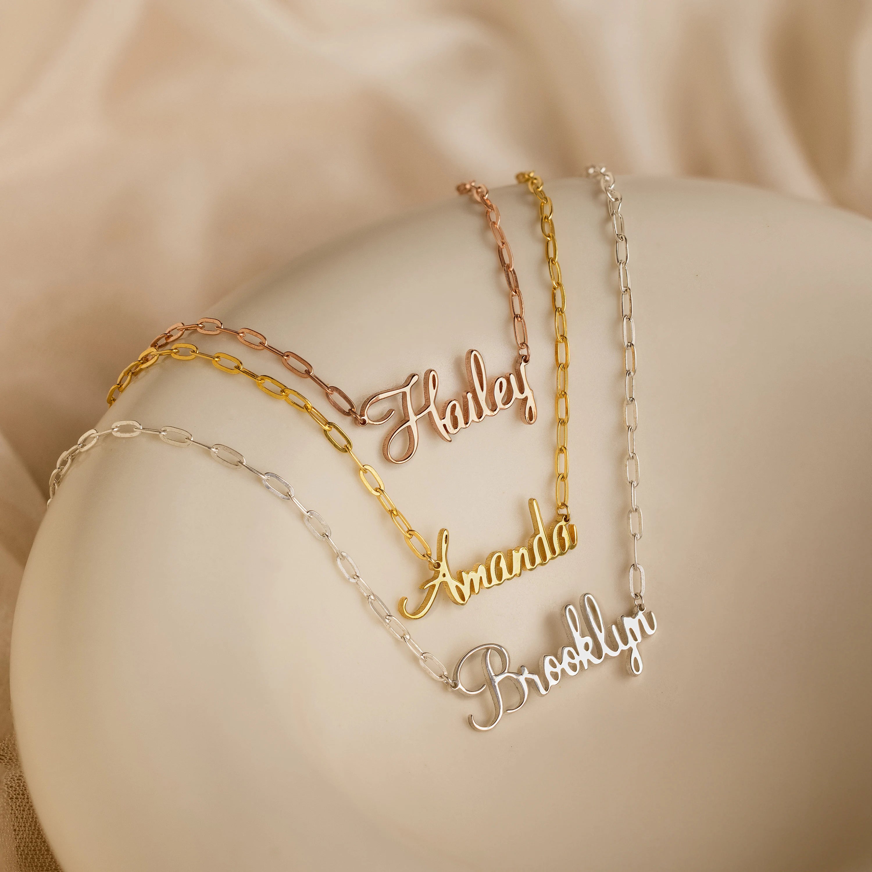 The Luna Name Necklace in Paperclip Chain features personalized pendants—Harley, Amanda, Brooklyn—available in gold, rose gold, and silver styles for a unique statement accessory.
