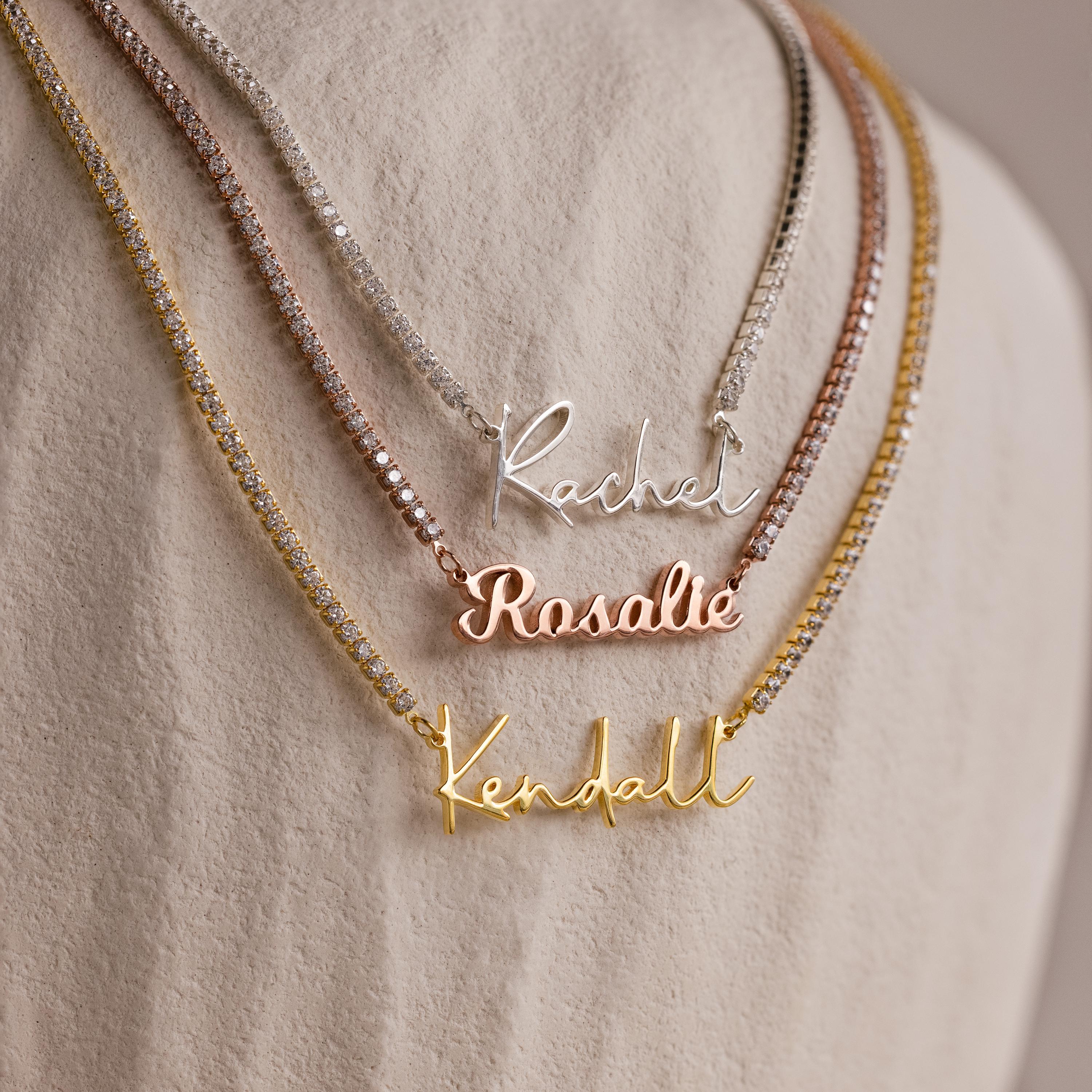 The Diamond Tennis Name Necklace is an elegant piece, available in silver, rose gold, and gold, perfect for custom nameplates like Rachel, Rosalie, and Kendall.