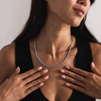 Woman wears the Thick Mesh Chain Necklace in silver