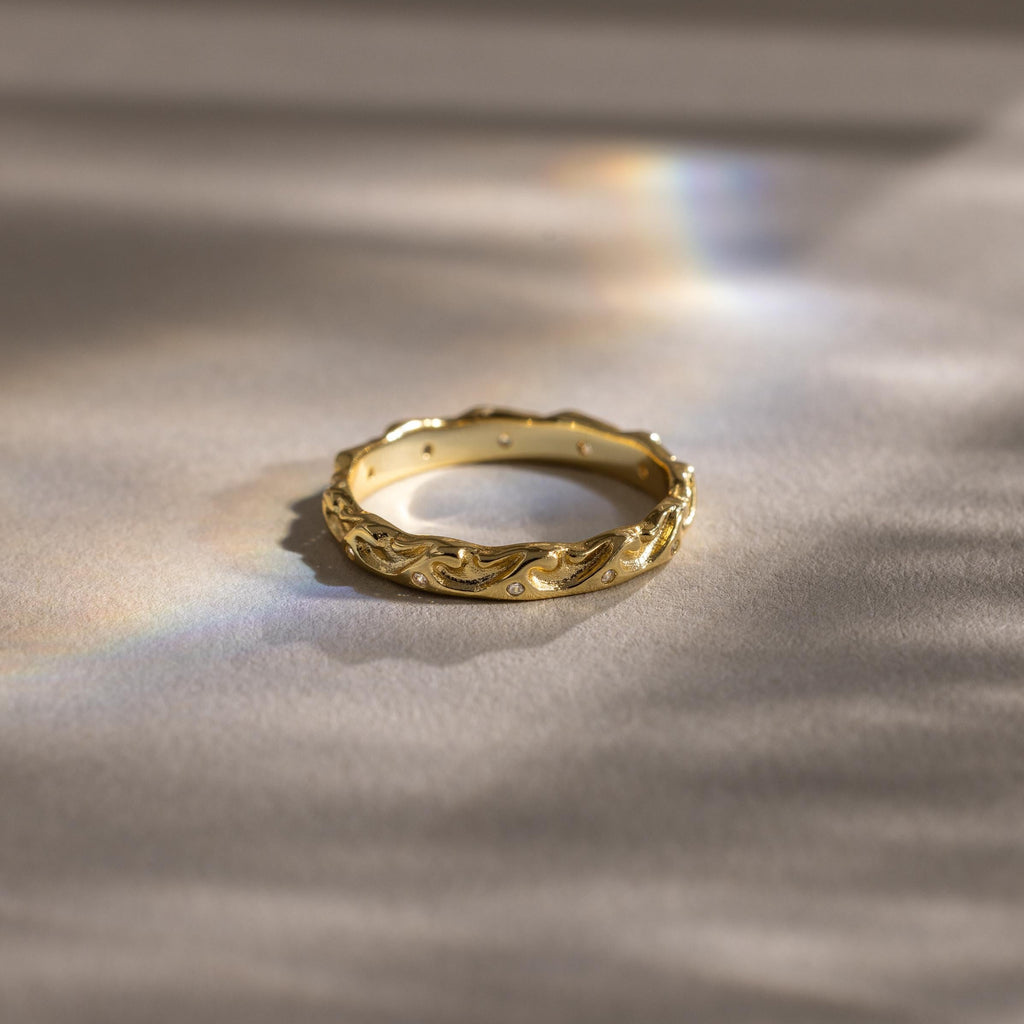 Flatlay of our Diamond Wave Band