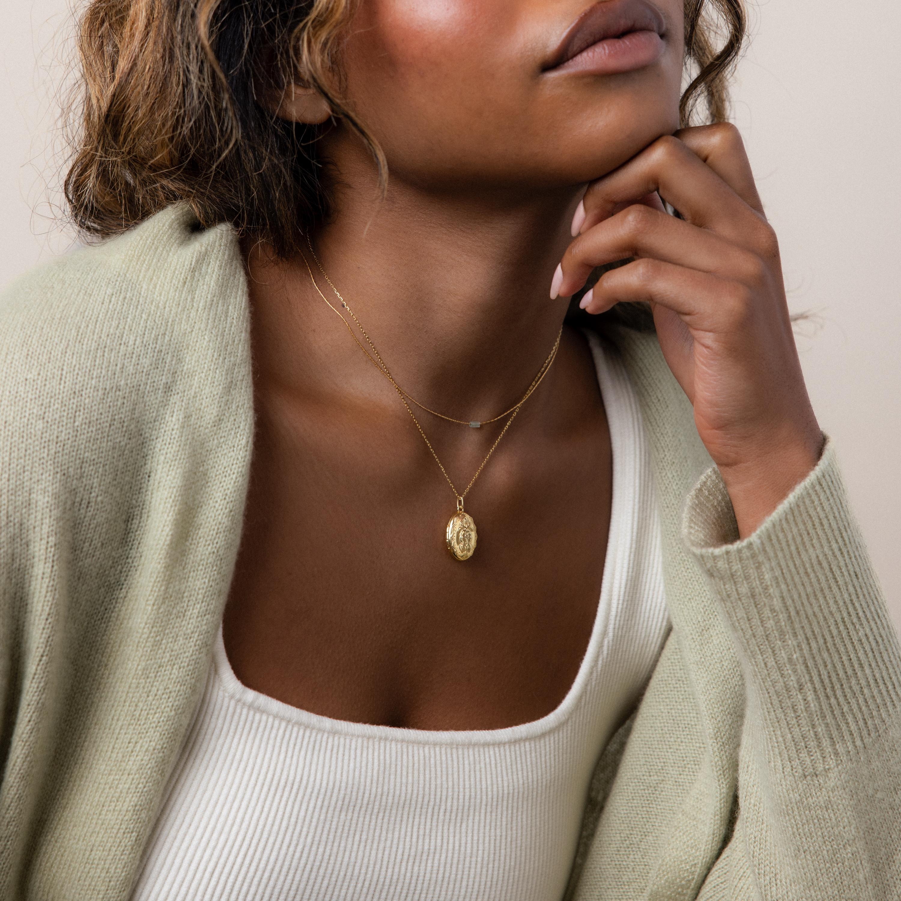 Floral Handwriting Locket Necklace in 18K Gold