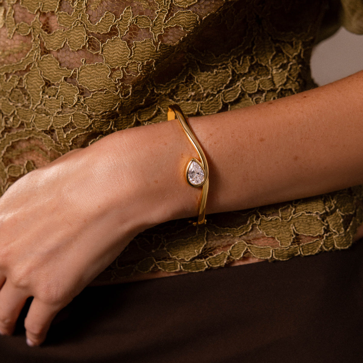 Sculpted Diamond Pear Bangle in 18K Gold
