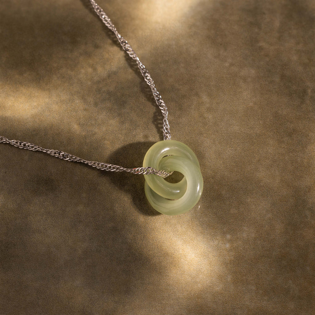Interlocking Jade Circle Necklace in Silver
