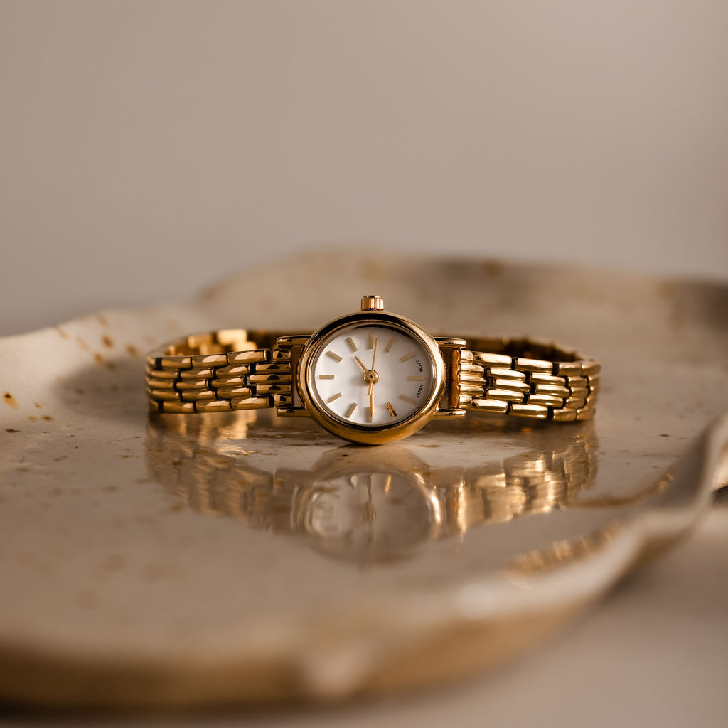 Balance Oval Link Timepiece in 18K Gold