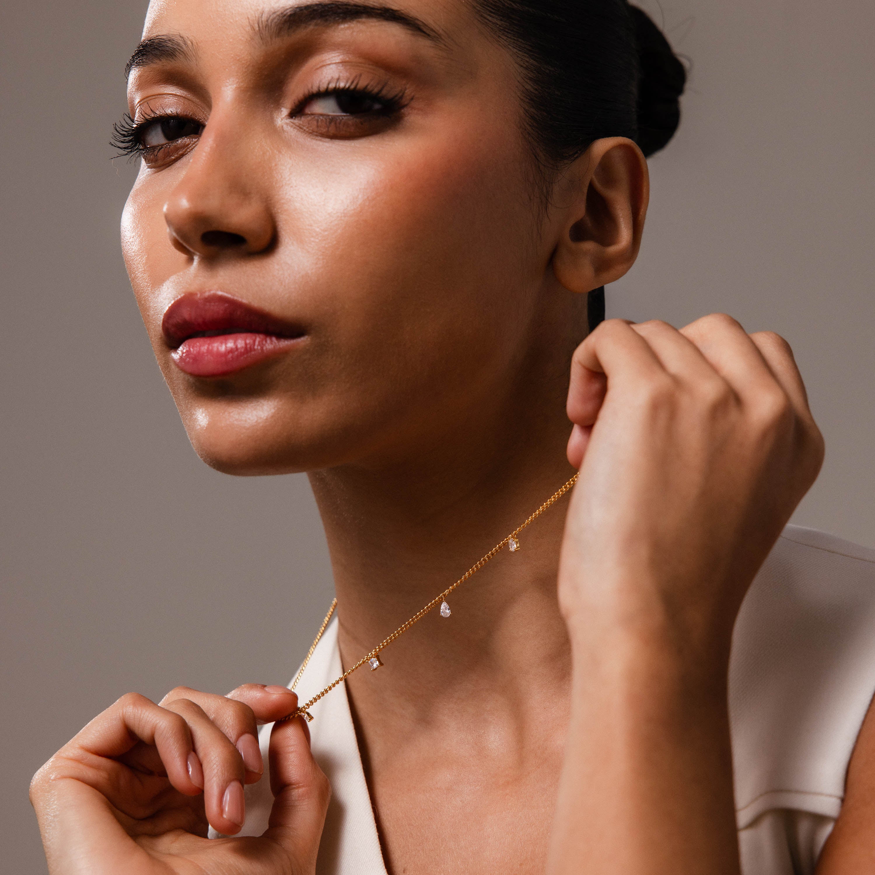 Diamond Station Curb Necklace in 18K Gold