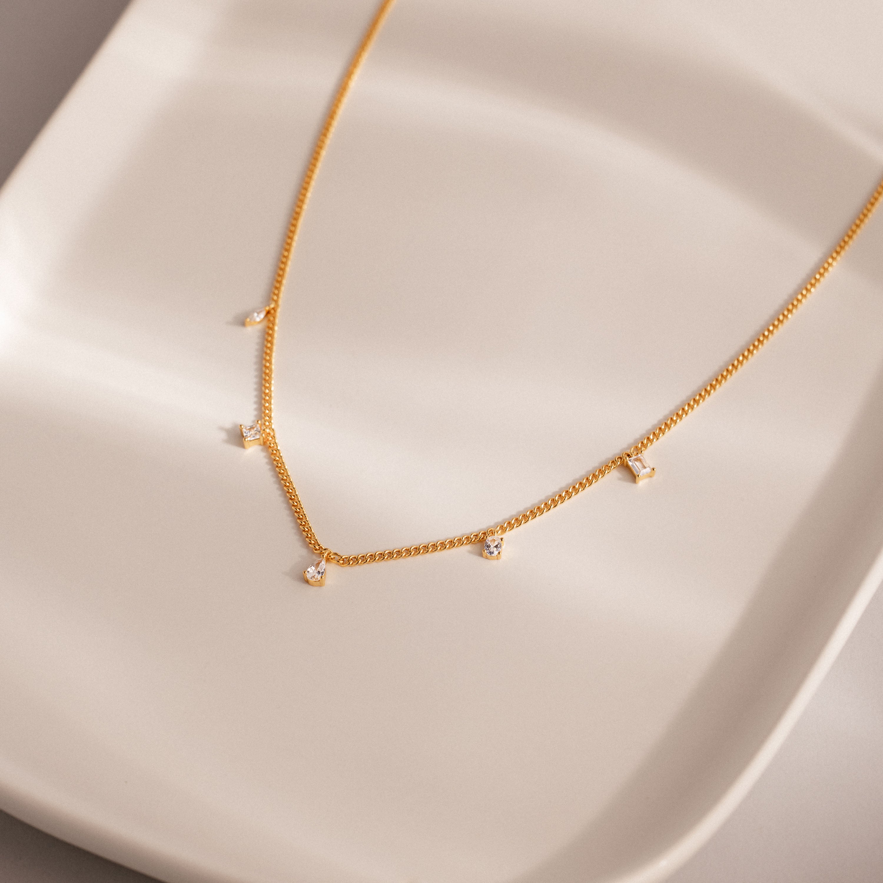 Diamond Station Curb Necklace in 18K Gold