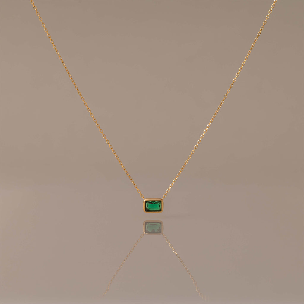 Collier avec pierre de naissance taillée sur mesure