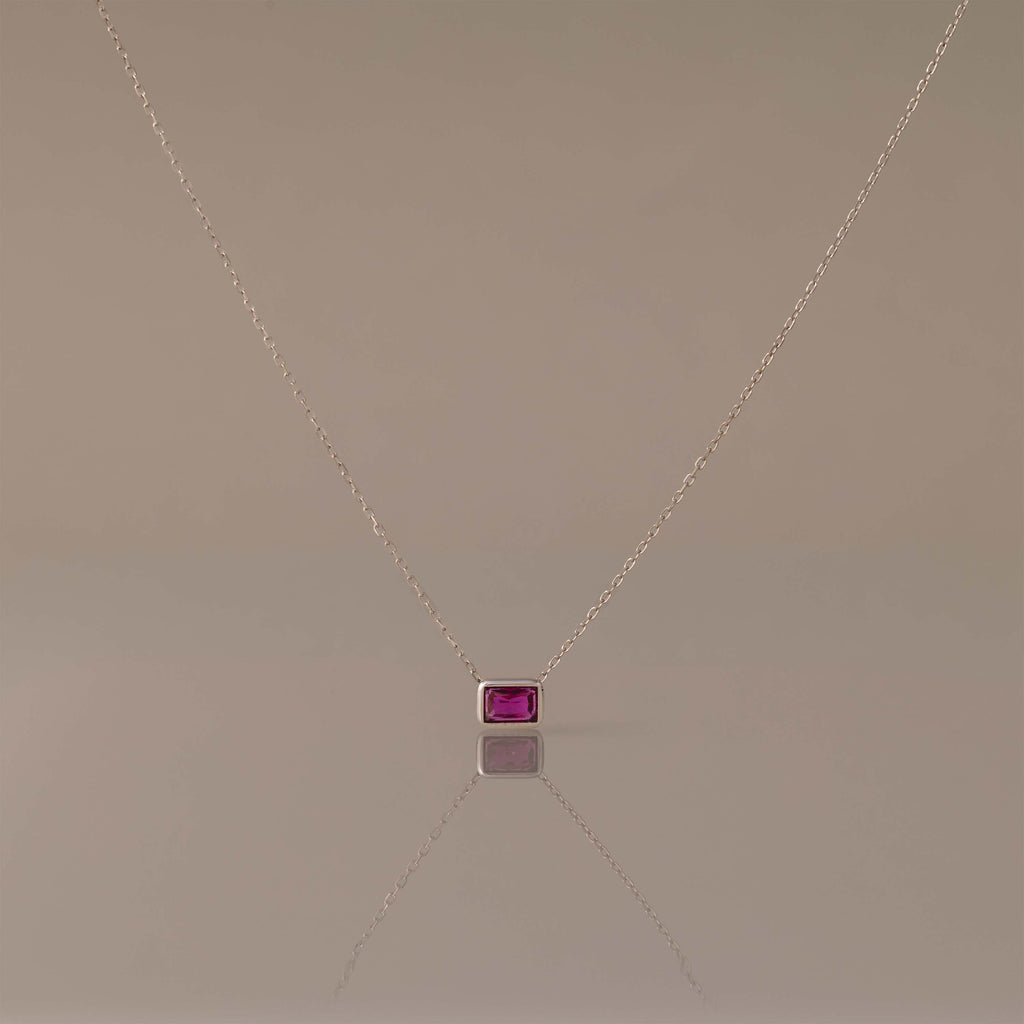 Collier avec pierre de naissance taillée sur mesure