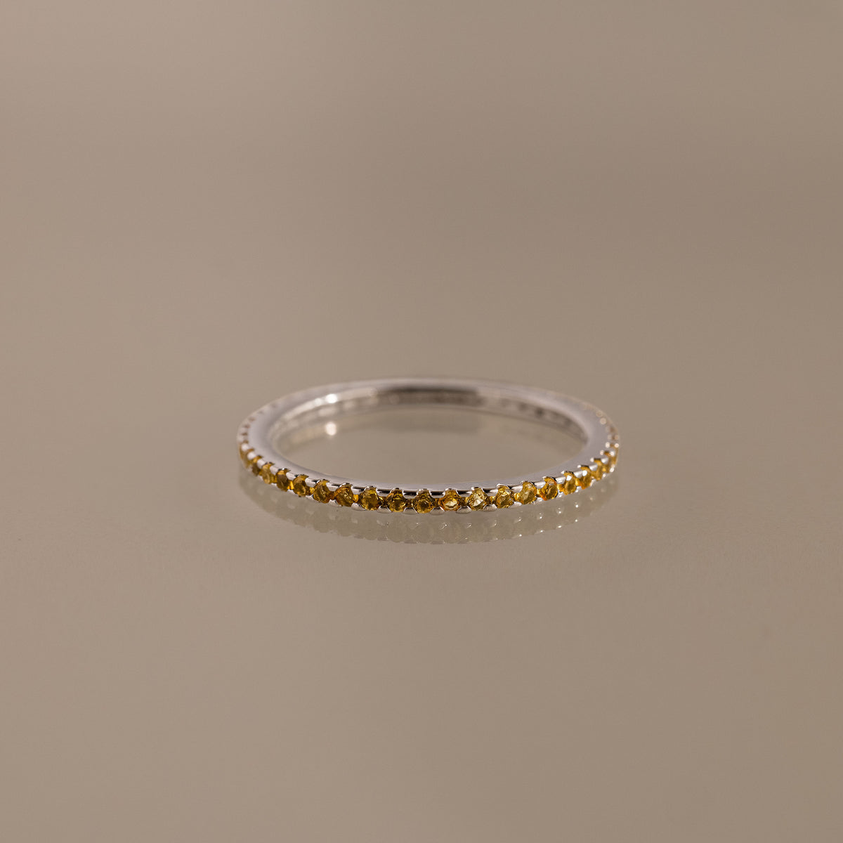 Bague avec pierre de naissance éternité 