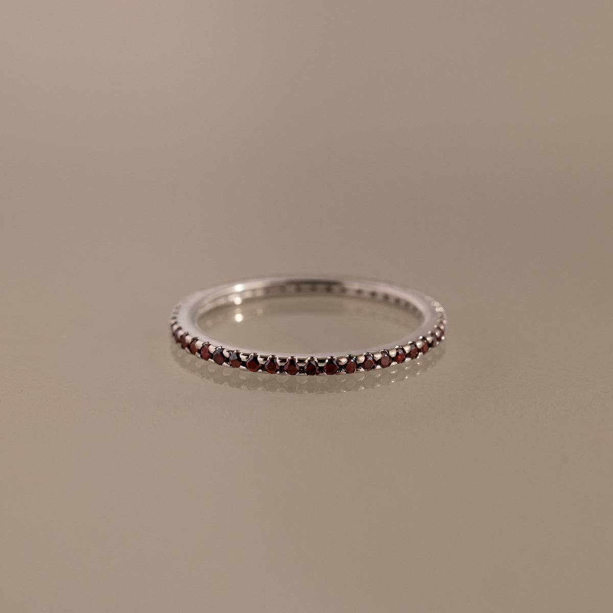 Anillo de eternidad con piedra natal 