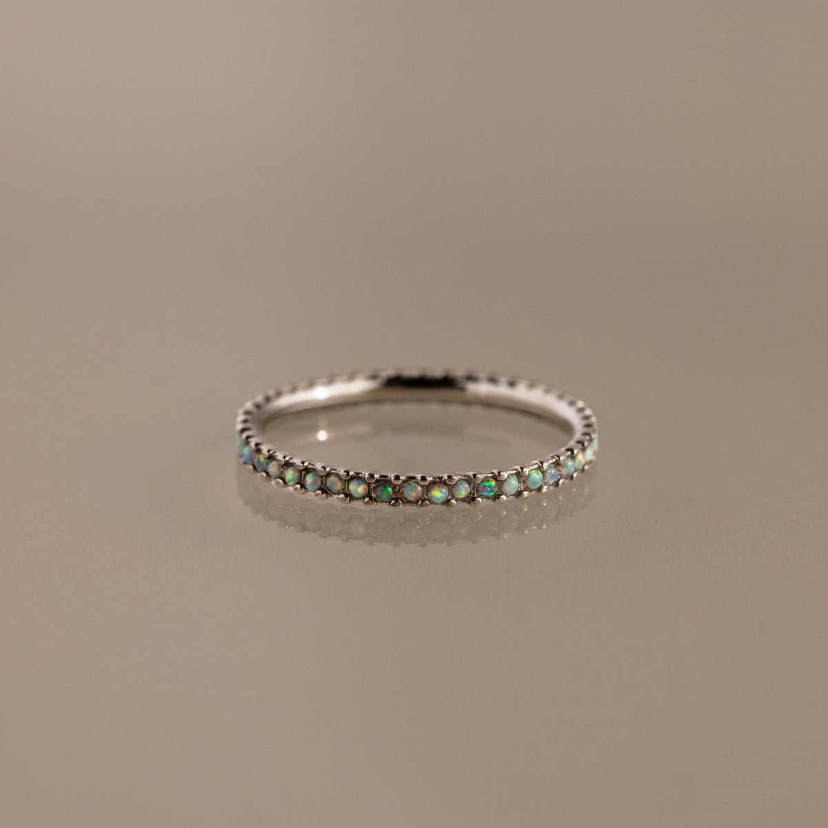 Bague avec pierre de naissance éternité 