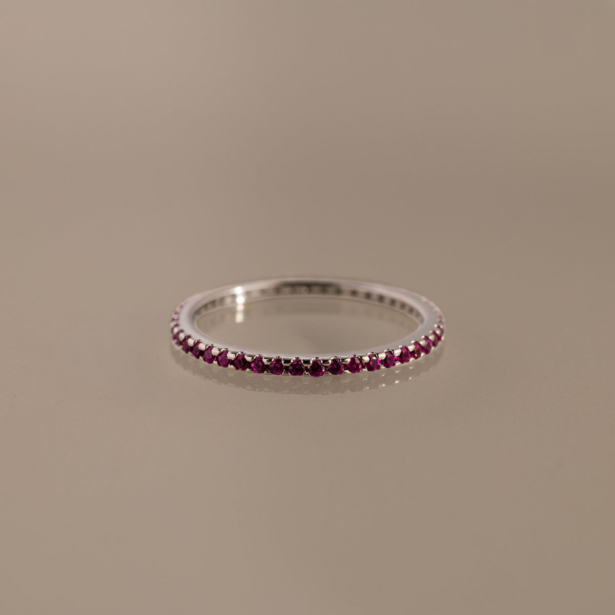 Bague avec pierre de naissance éternité 