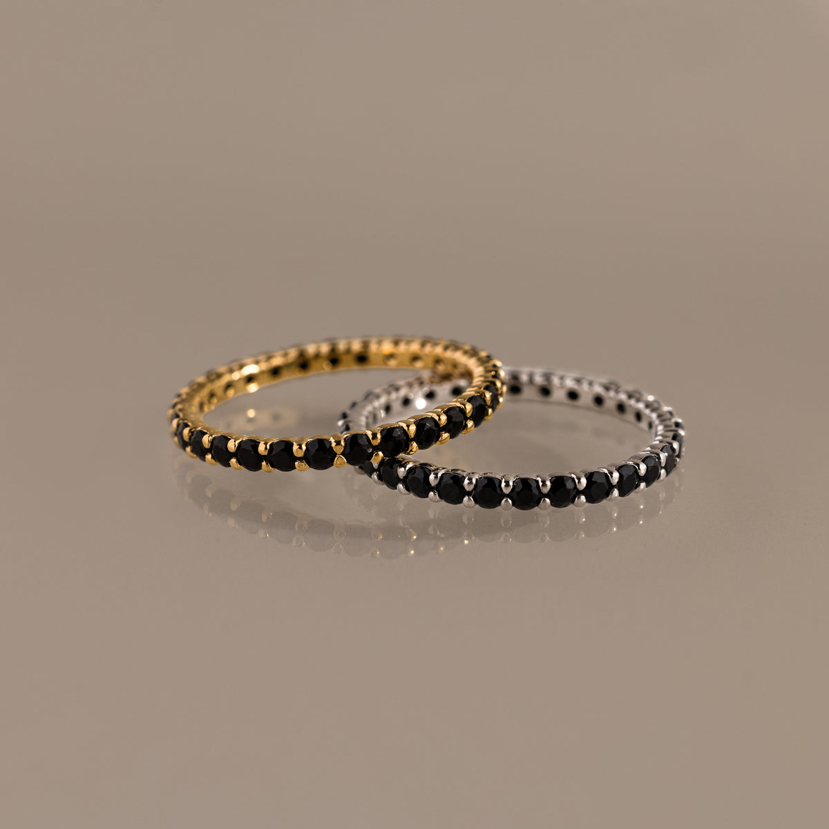 Anillo Eternity con piedra natal de tenis 