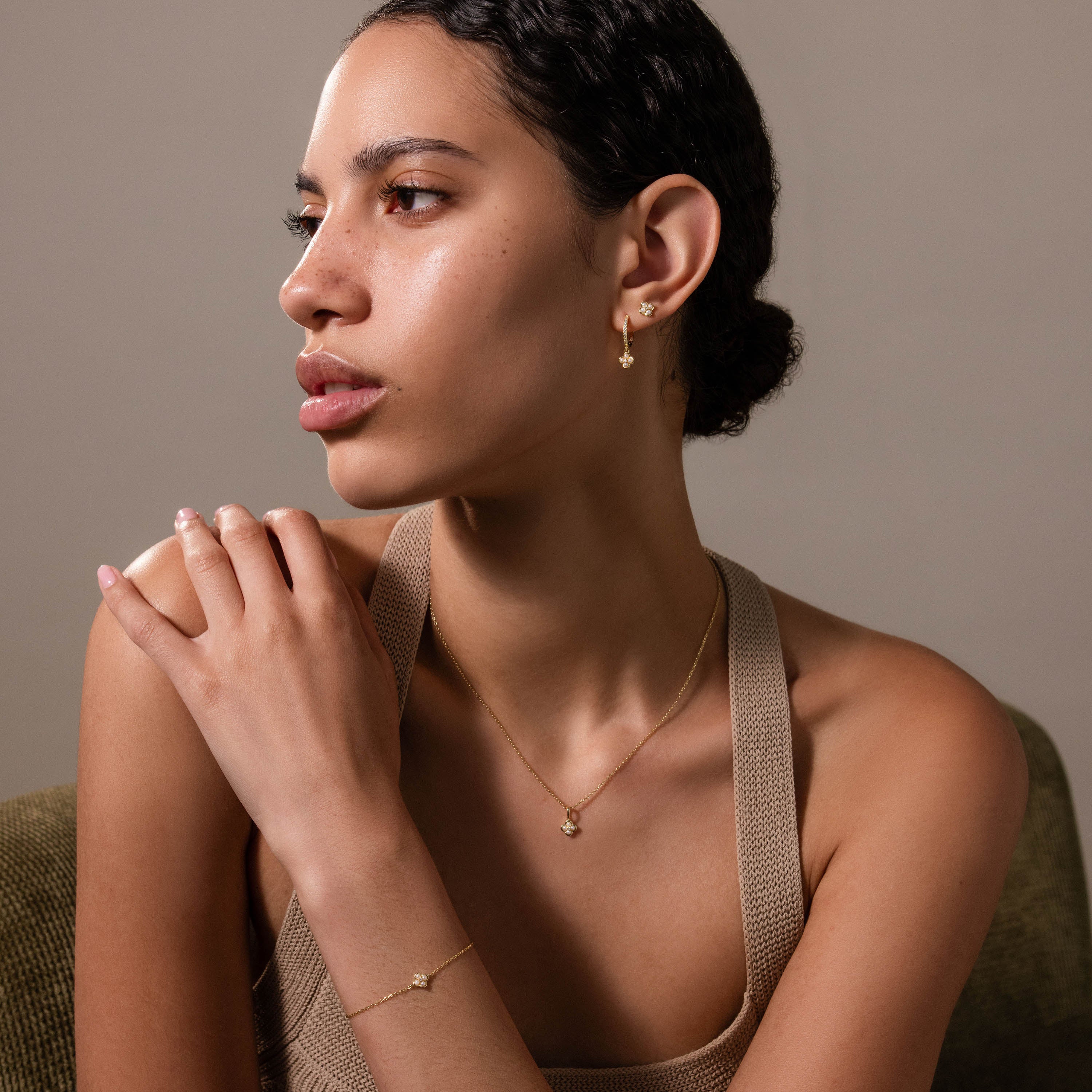 Rounded Flower Jewelry Set in 18K Gold