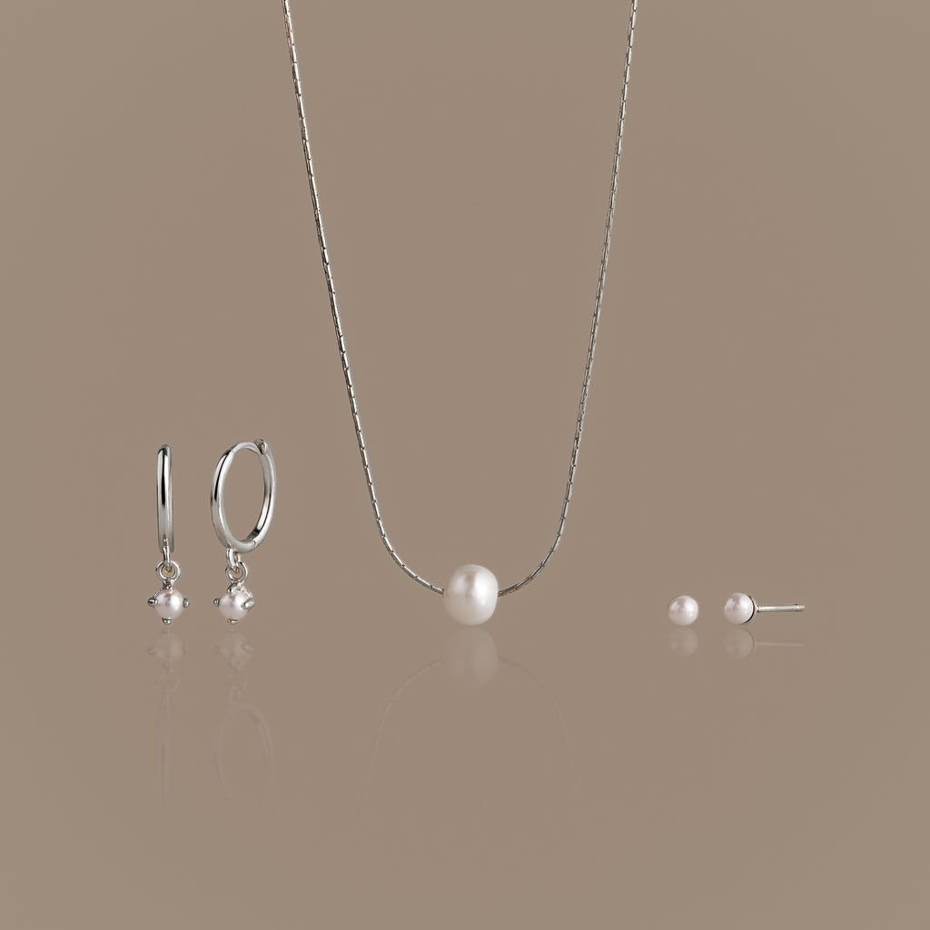 Dainty Pearl Jewelry Set in Silver
