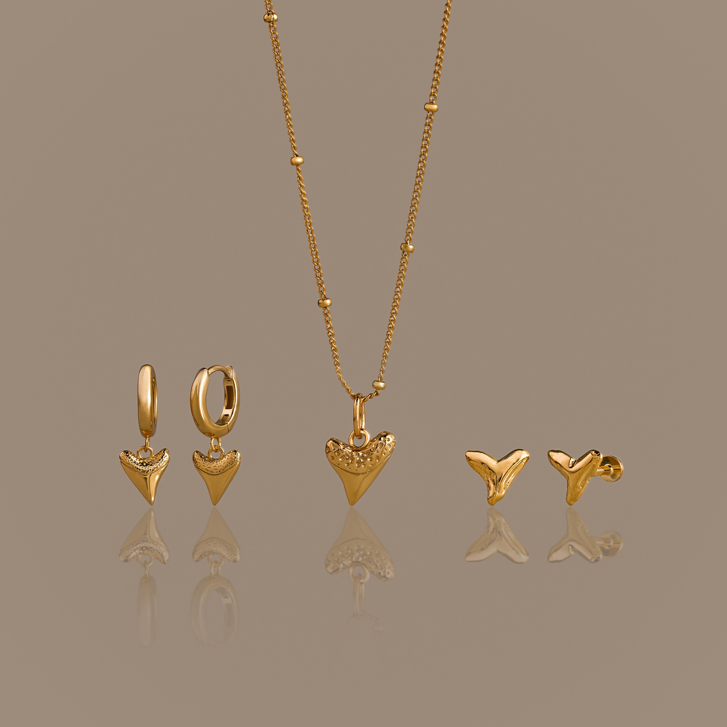 Shark Tooth Jewelry Set in 18K Gold