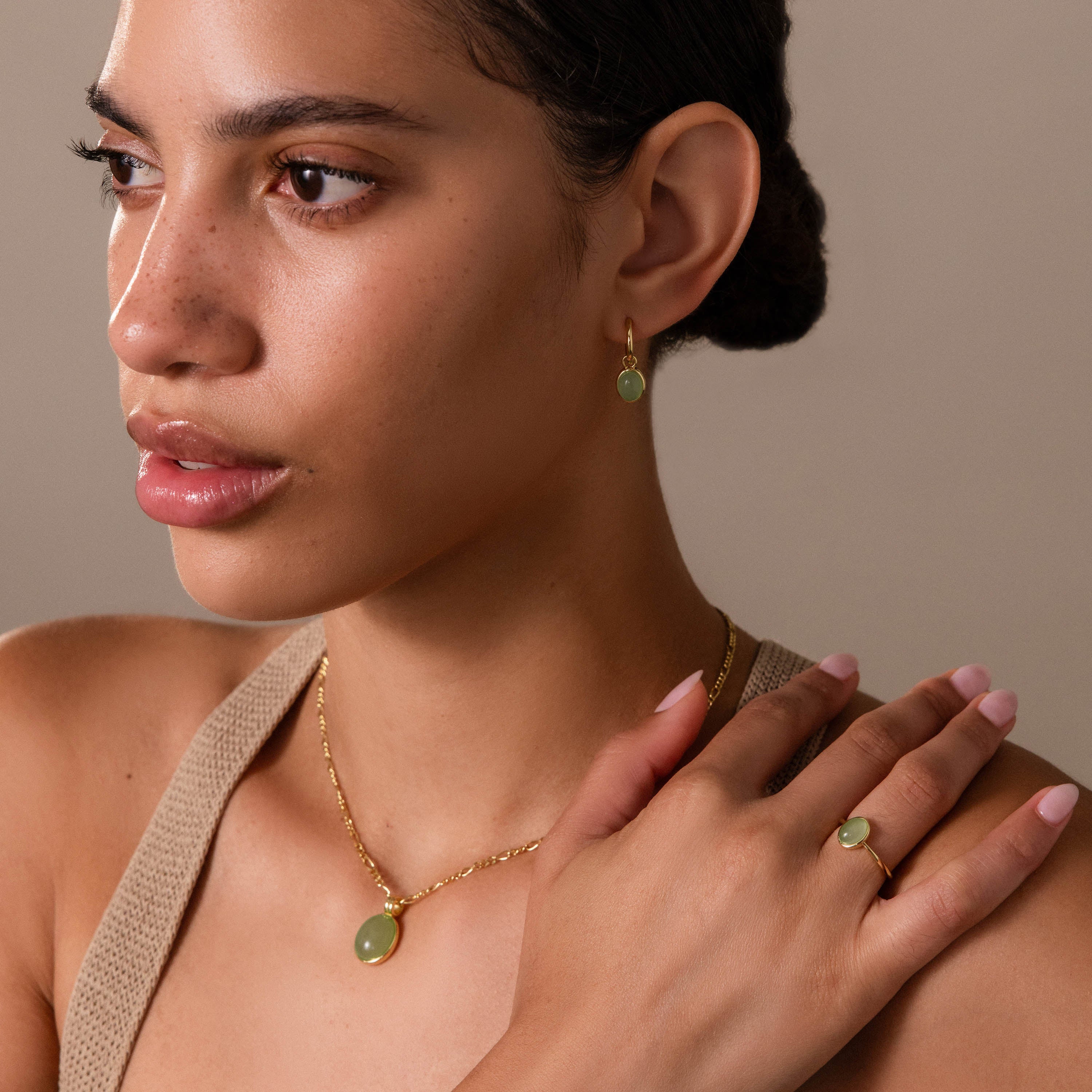 Jade Oval Jewelry Set in 18K Gold