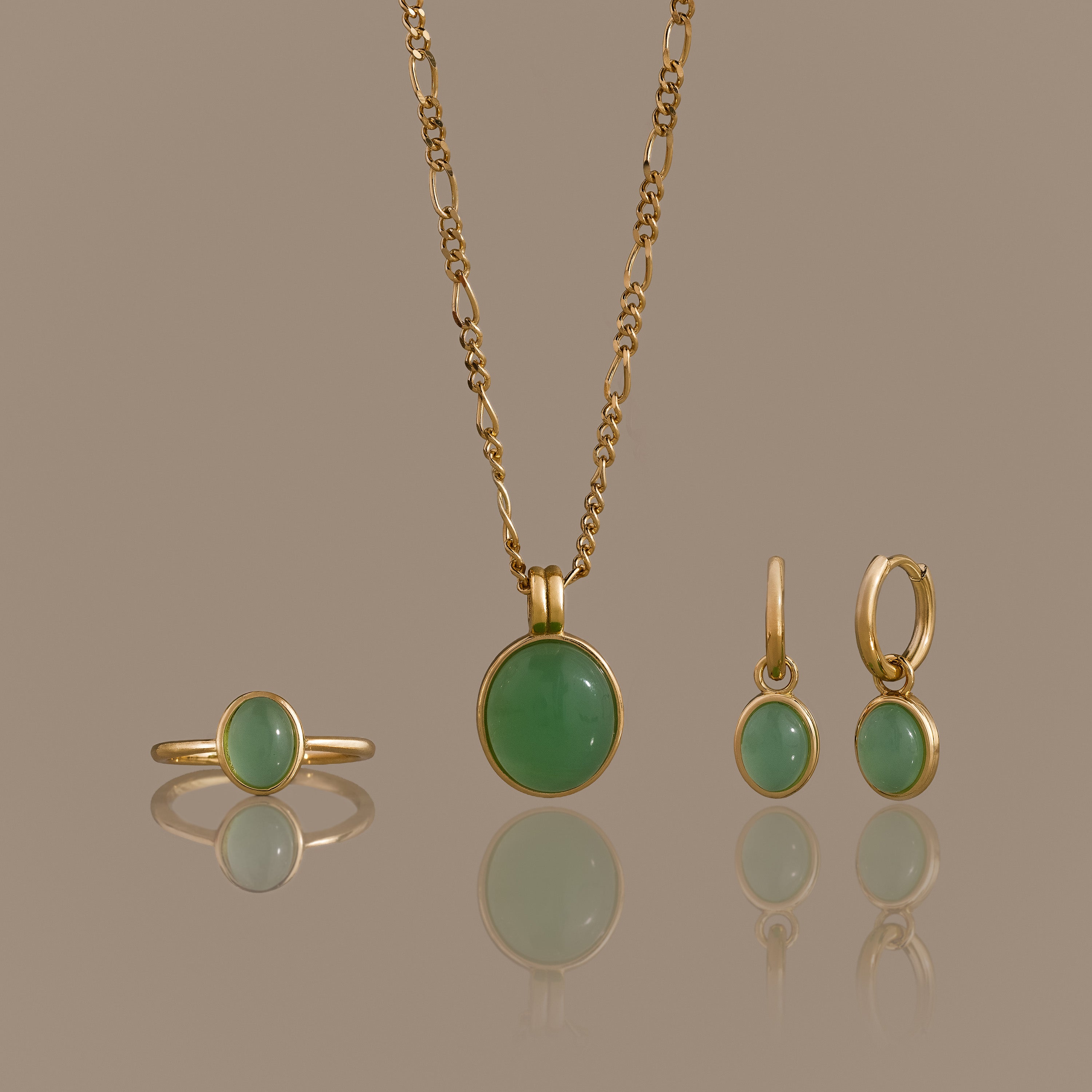 Jade Oval Jewelry Set in 18K Gold