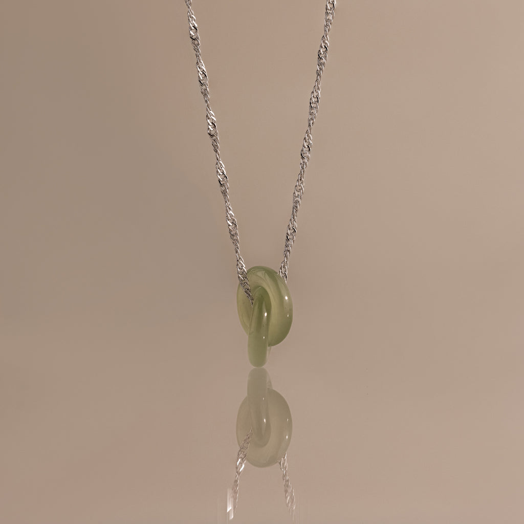 Interlocking Jade Circle Necklace in Silver