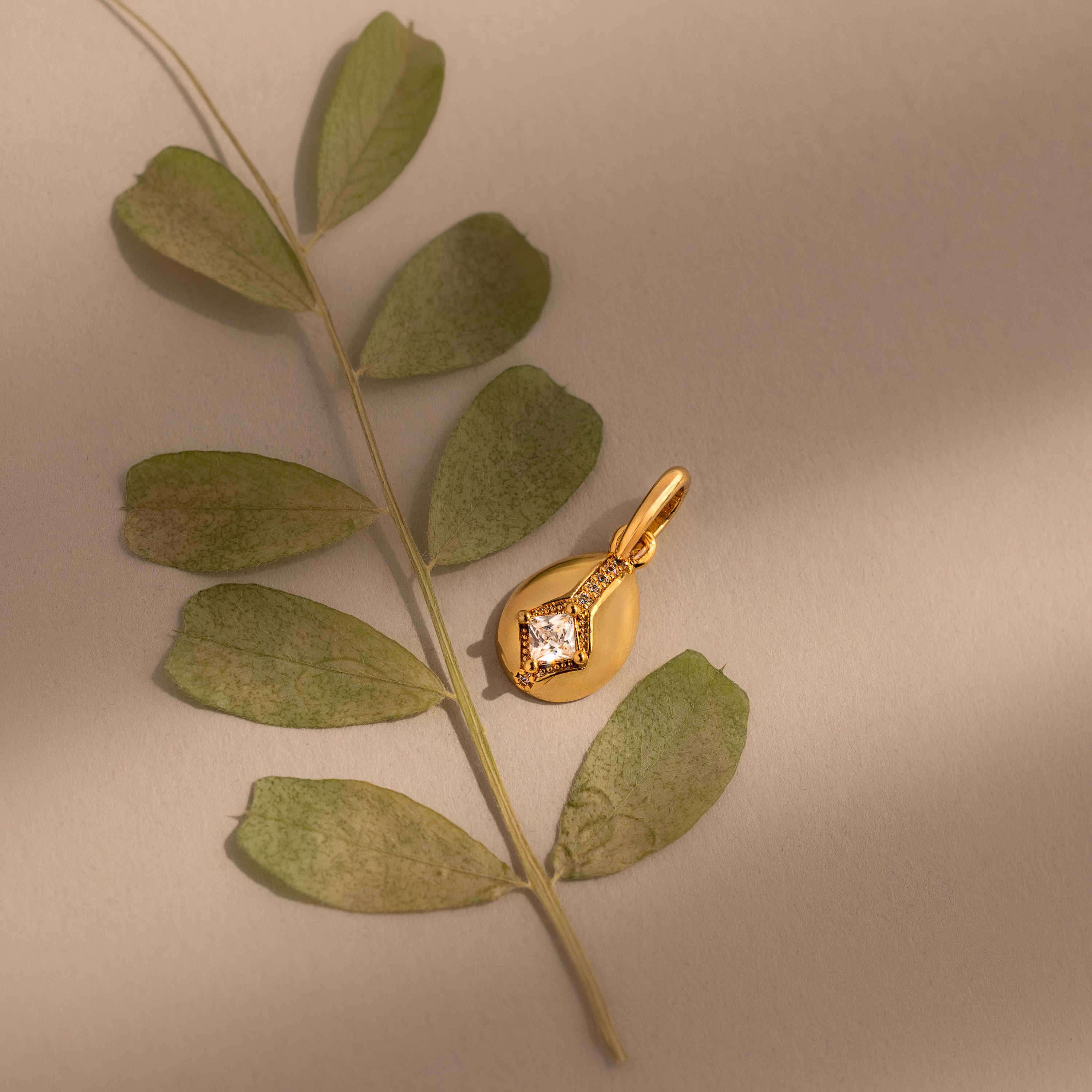 Nova Diamond Charm in 18K Gold