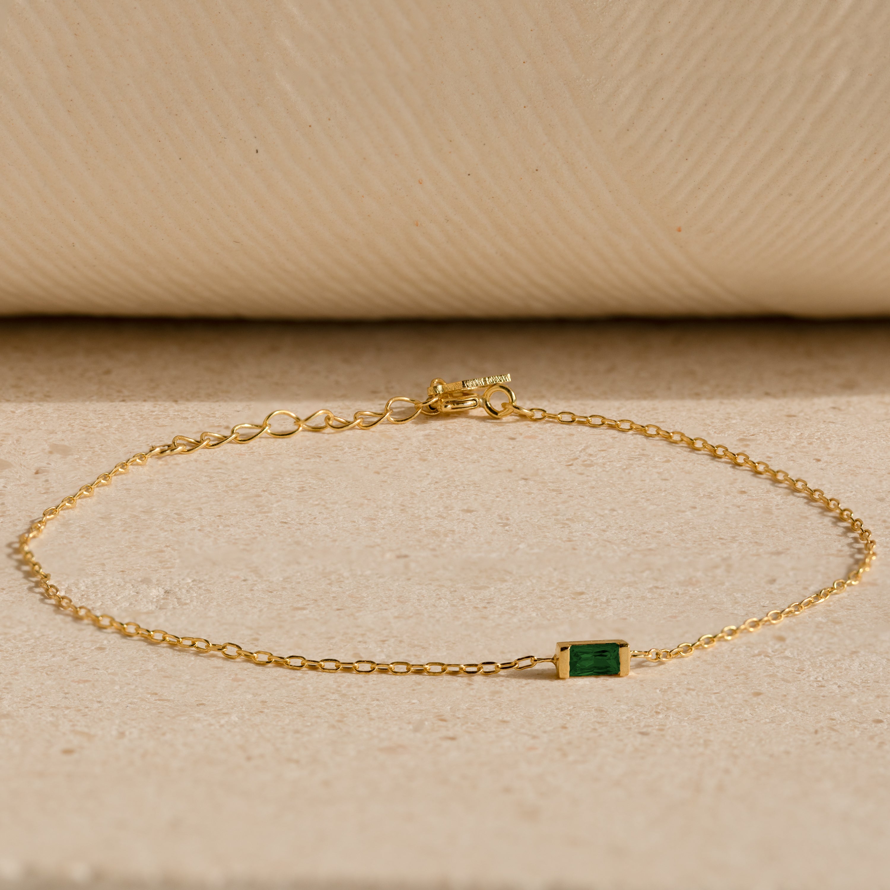 Bracelet avec pierre de naissance baguette