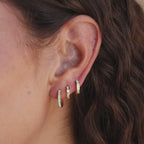 Huggies de diamants incrustés d'opale