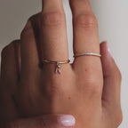 Bague goutte avec pierre de naissance initiale pavée